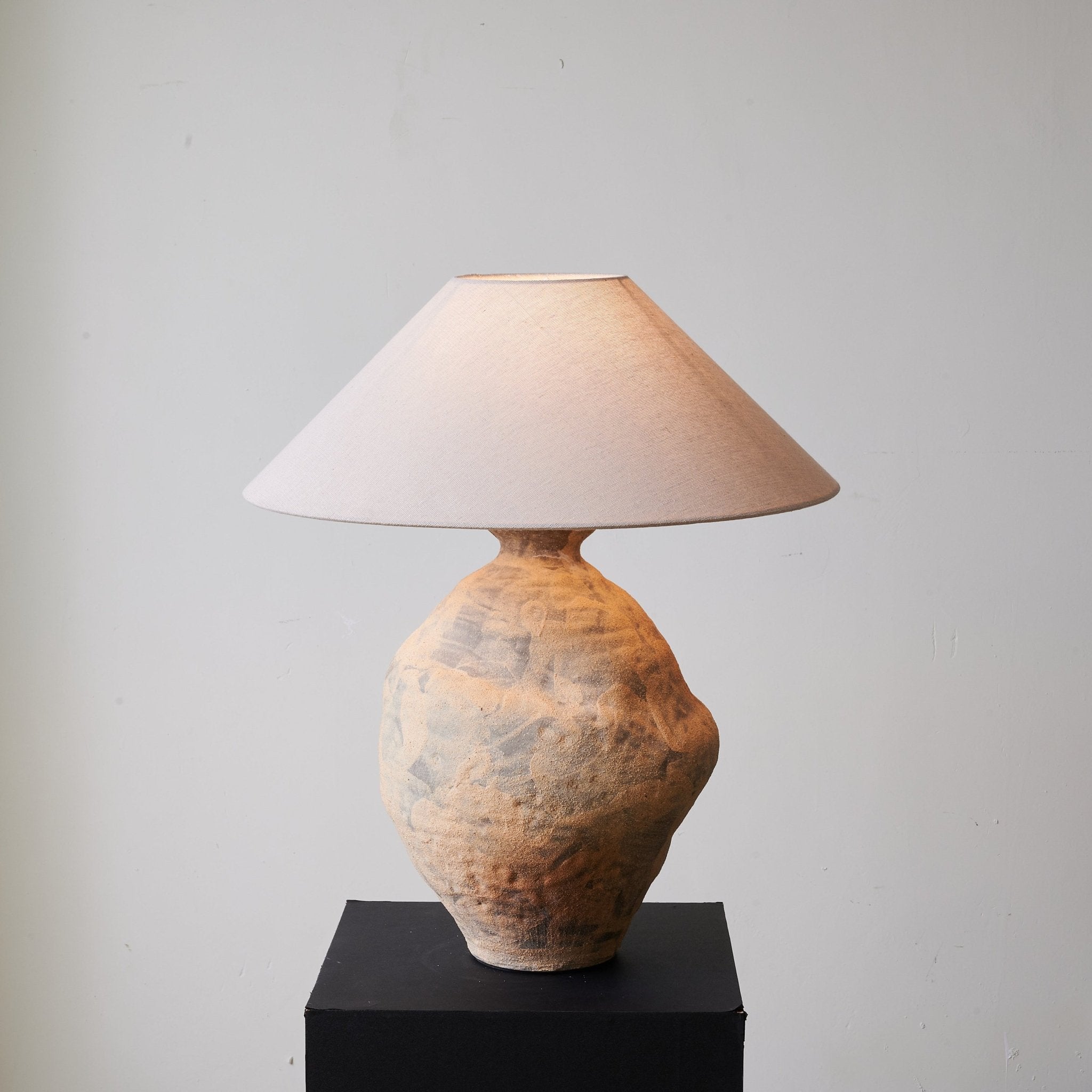 Duna Sculpted Clay Table Lamp - Blowlighting