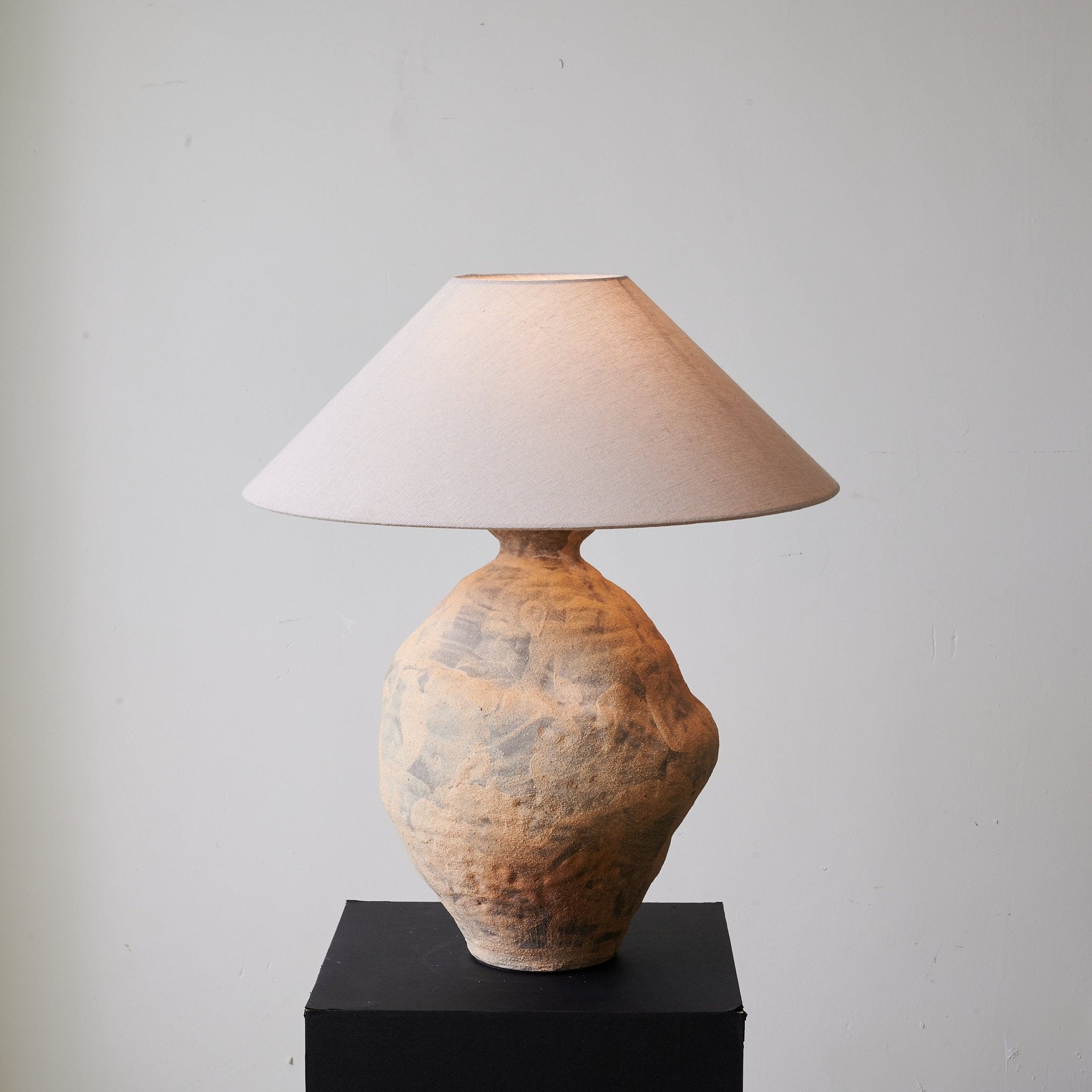 Duna Sculpted Clay Table Lamp - Blowlighting