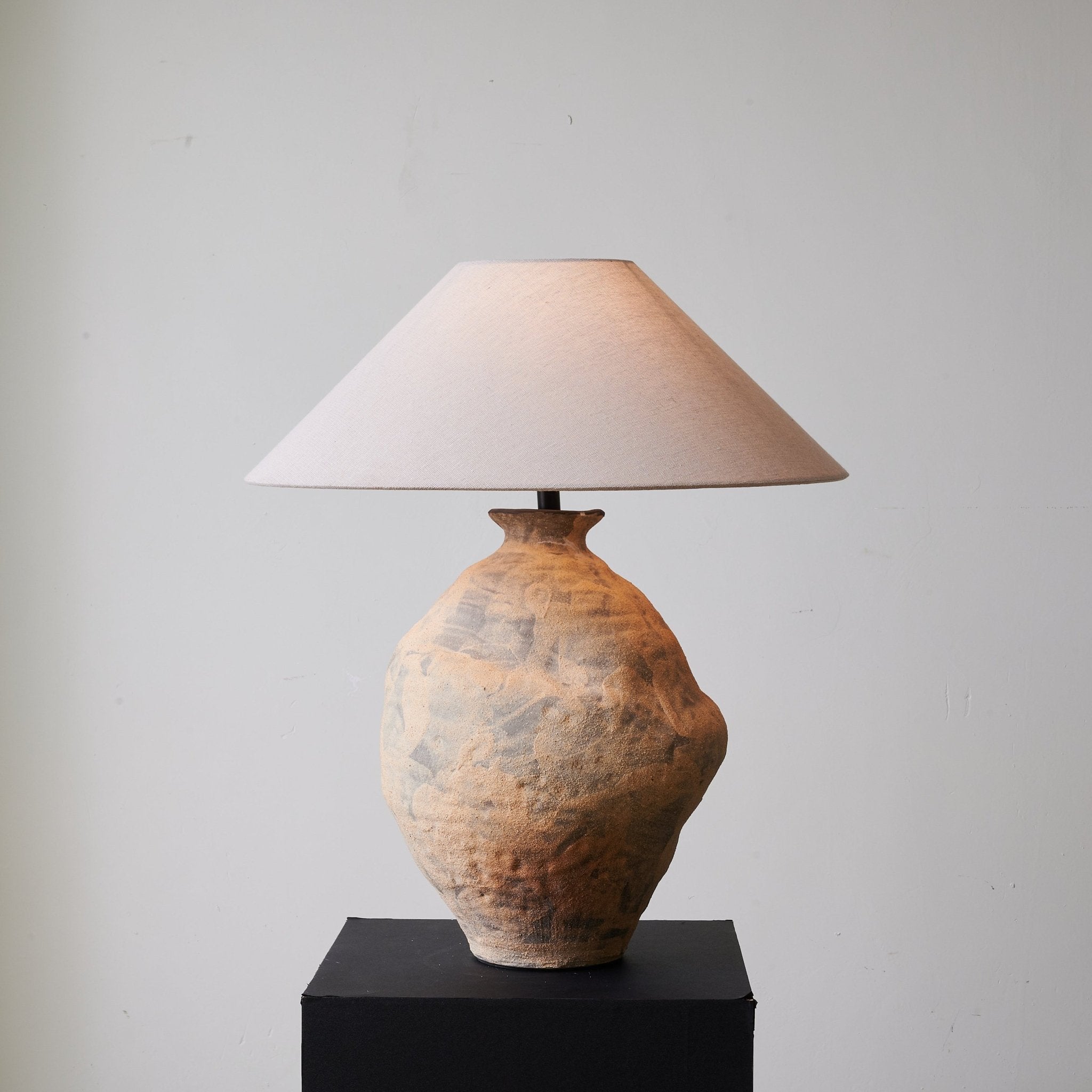 Duna Sculpted Clay Table Lamp - Blowlighting