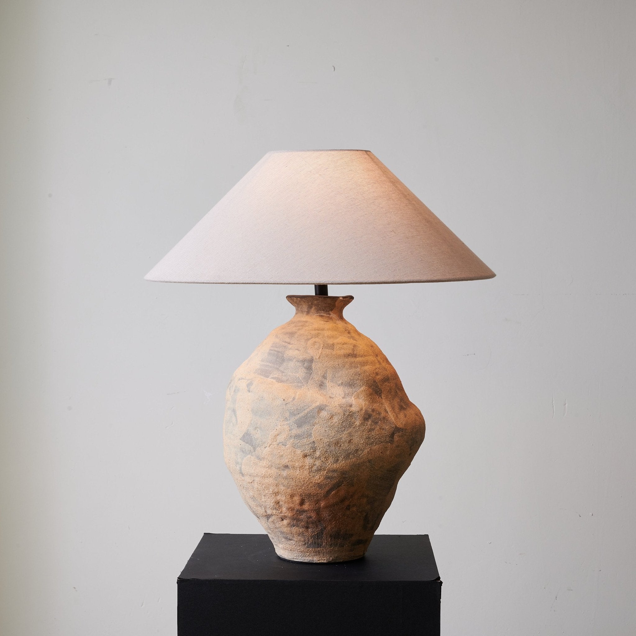 Duna Sculpted Clay Table Lamp - Blowlighting