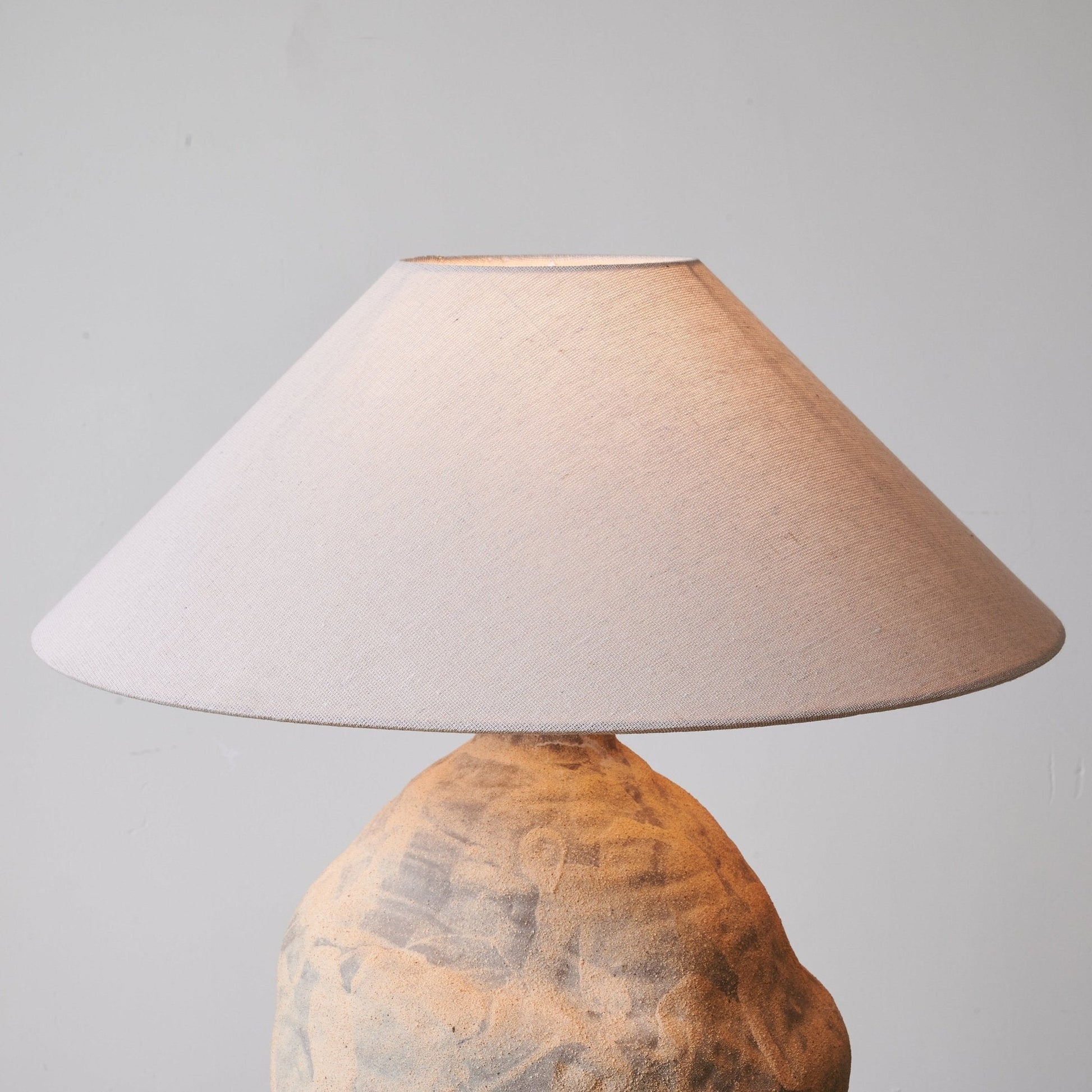 Duna Sculpted Clay Table Lamp - Blowlighting