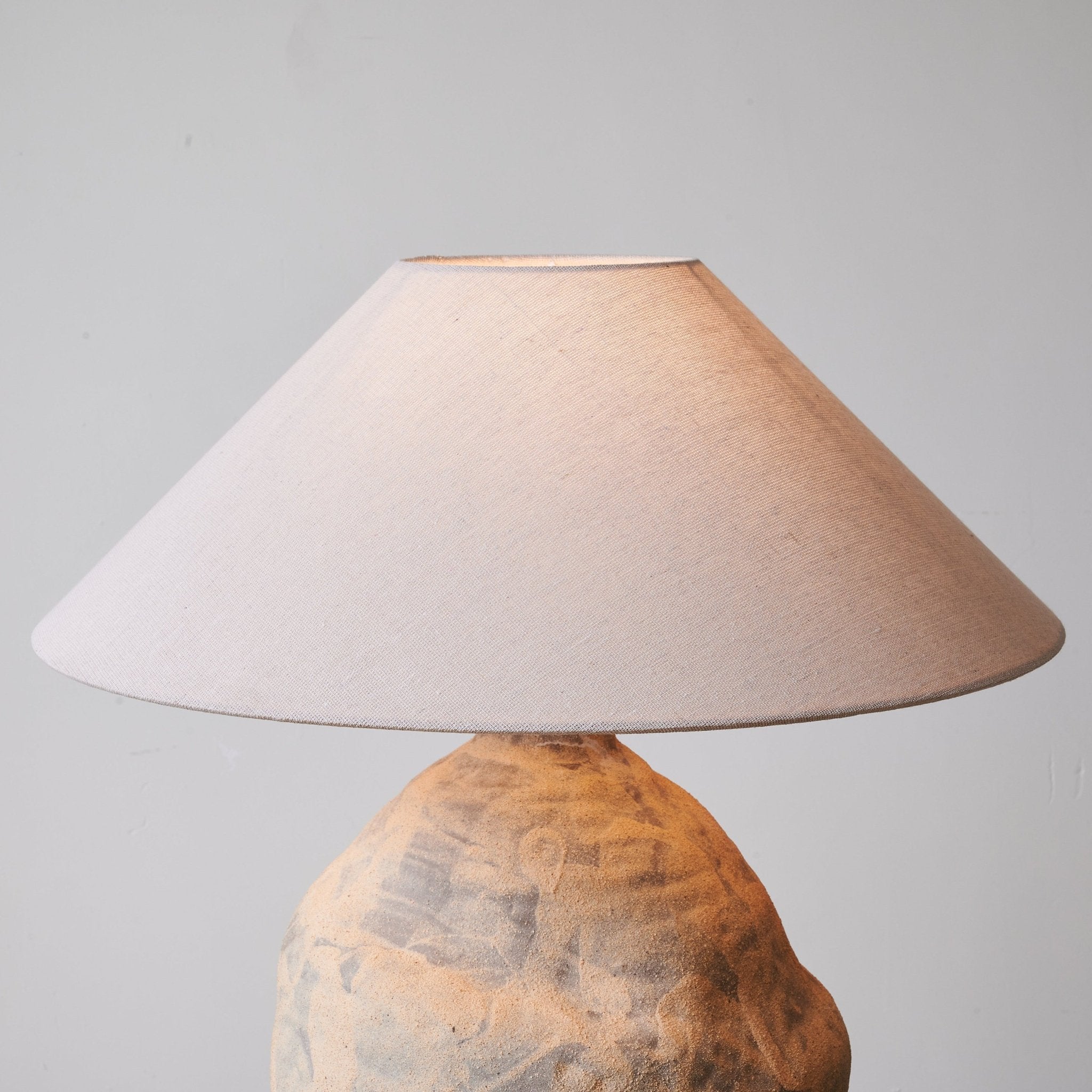 Duna Sculpted Clay Table Lamp - Blowlighting