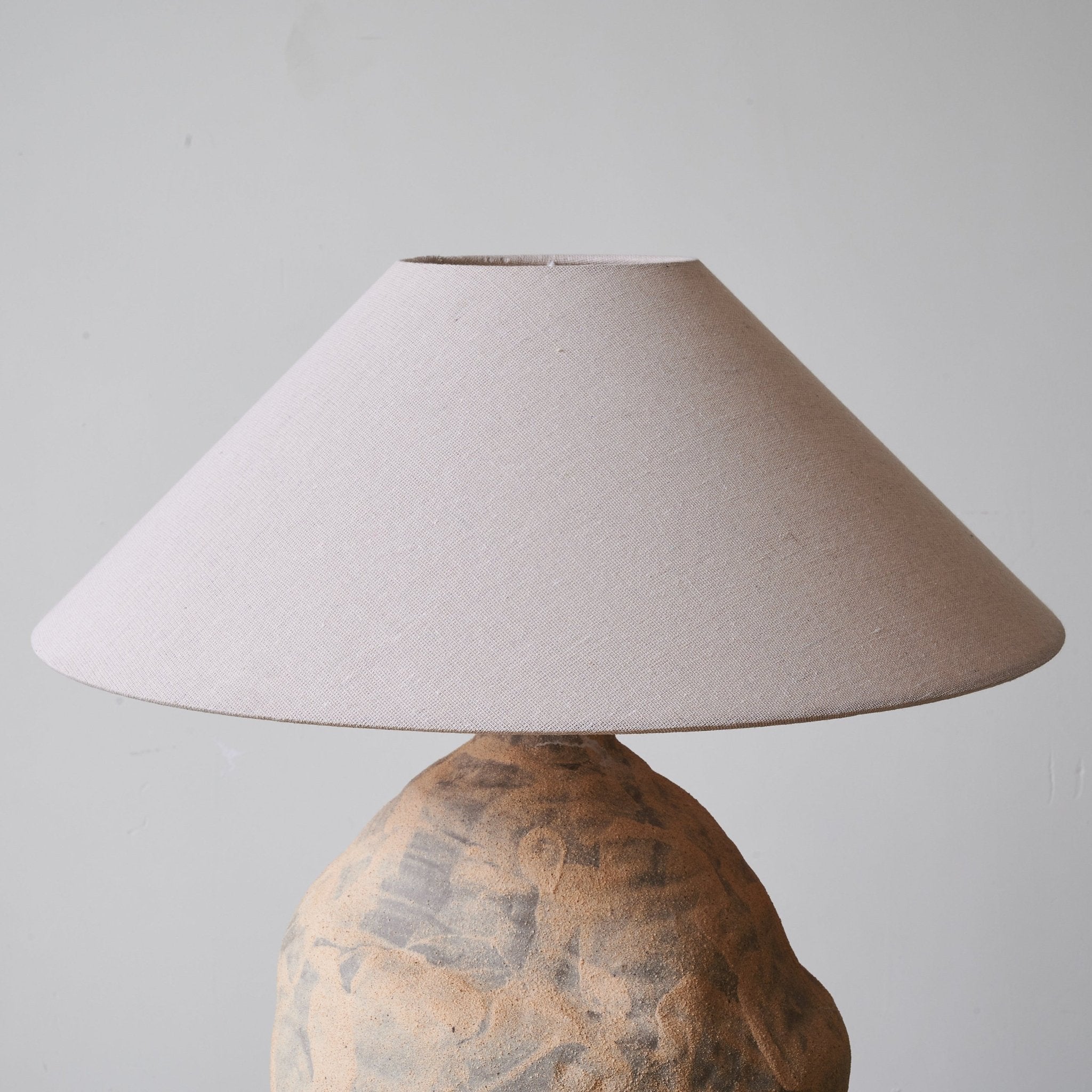 Duna Sculpted Clay Table Lamp - Blowlighting