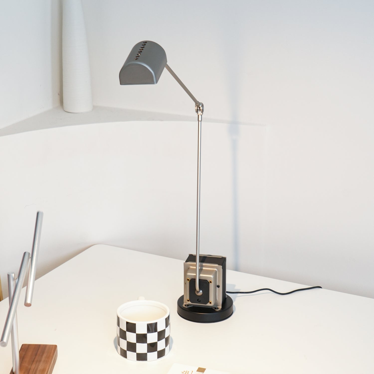 Dynamo Table Lamp - Blowlighting