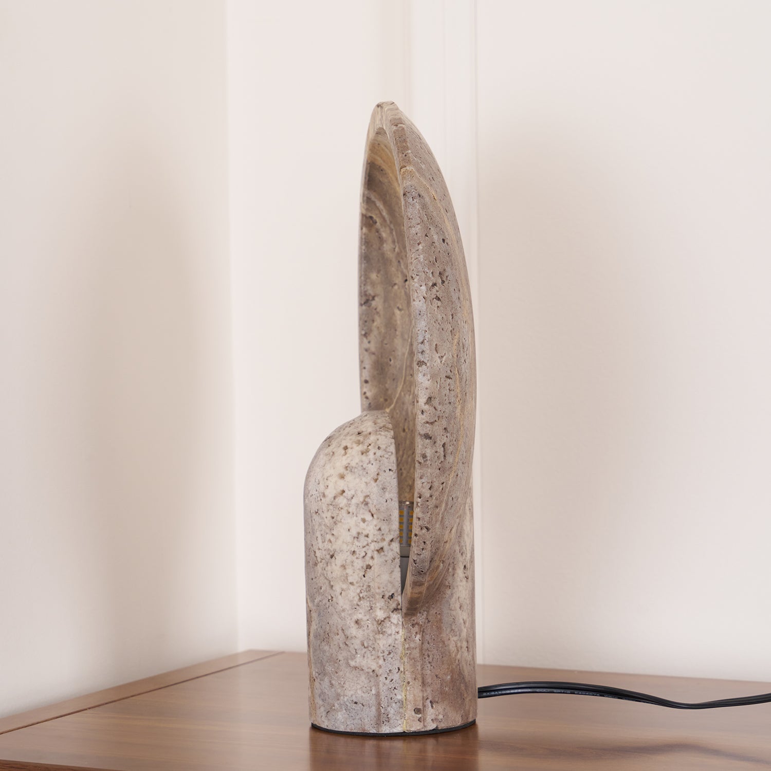Cavenyra Saucer-Base Travertine Table Lamp - Blowlighting