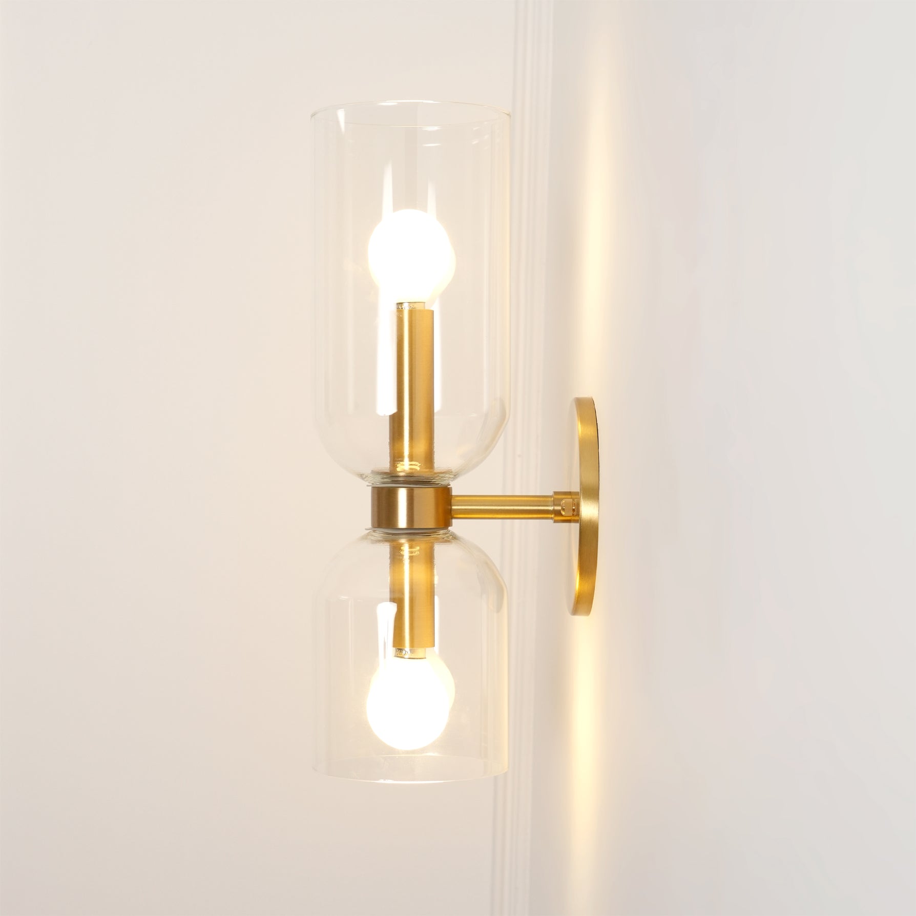 Edie Plug-In Wall Lamp - Blowlighting