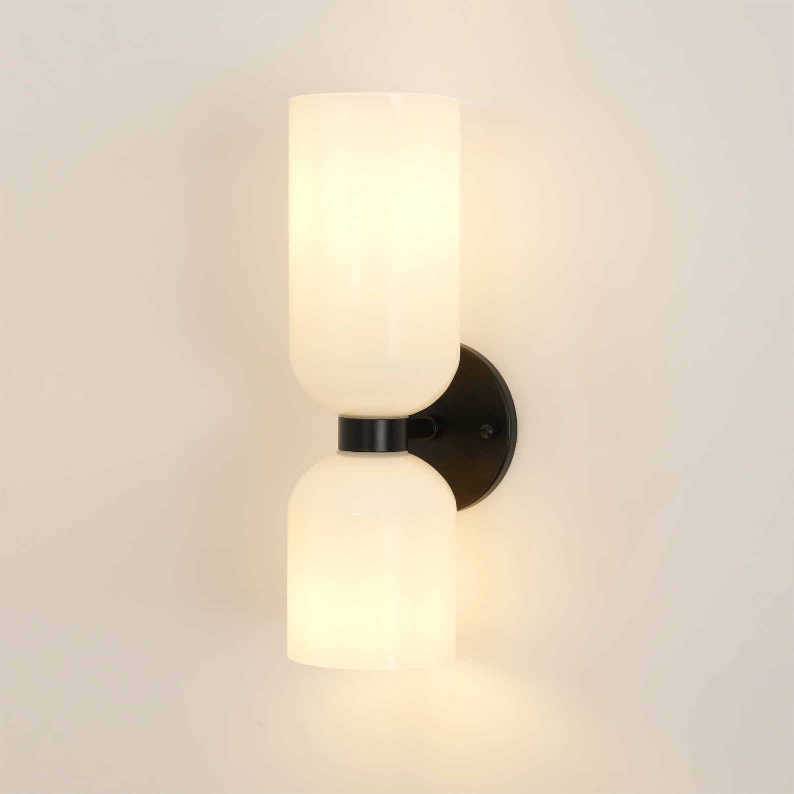 Edie Plug-In Wall Lamp - Blowlighting