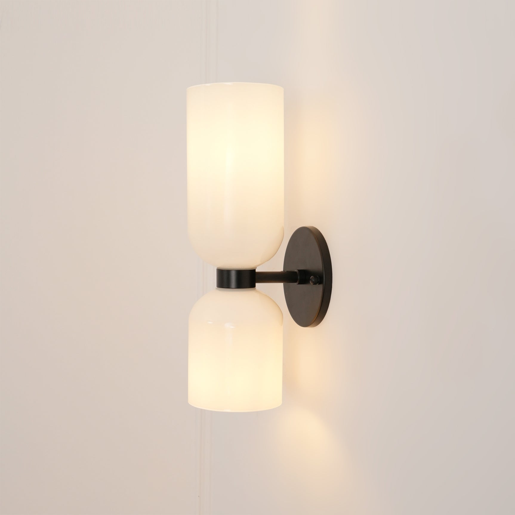 Edie Plug-In Wall Lamp - Blowlighting