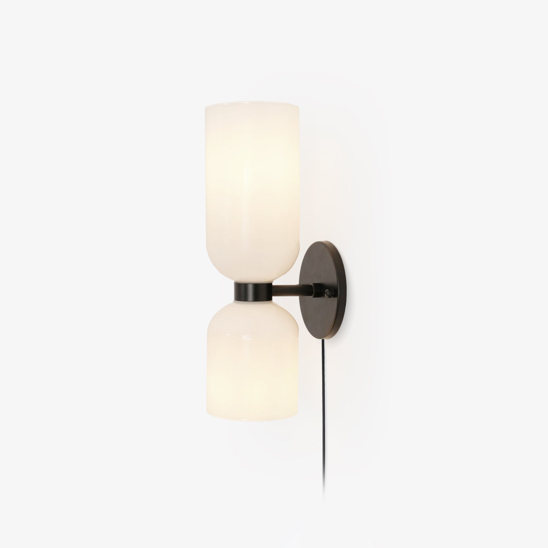 Edie Plug-In Wall Lamp - Blowlighting