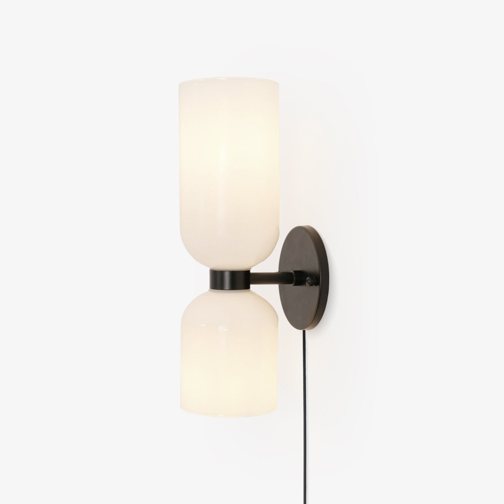 Edie Plug-In Wall Lamp - Blowlighting
