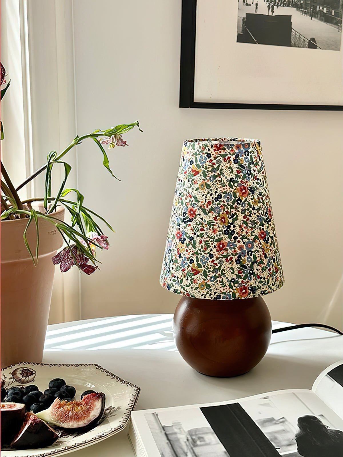 Elara Floral Glow Table Lamp - Blowlighting