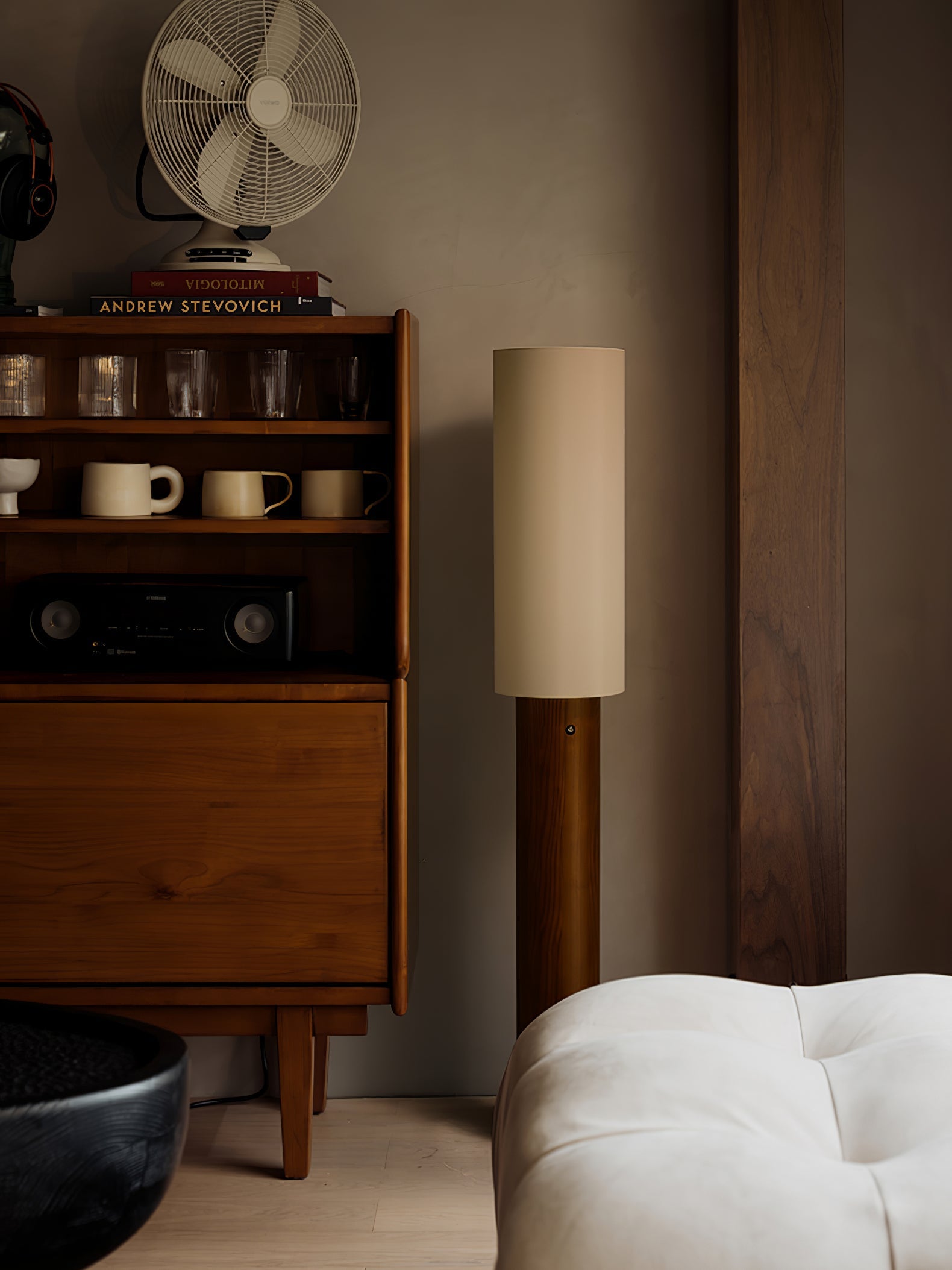 Uvynir Cylindrical Wood Floor Lamp - Blowlighting