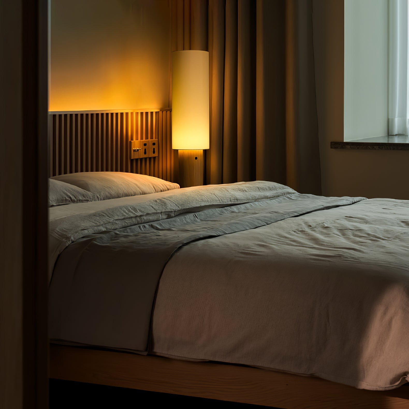 Uvynir Cylindrical Wood Floor Lamp - Blowlighting