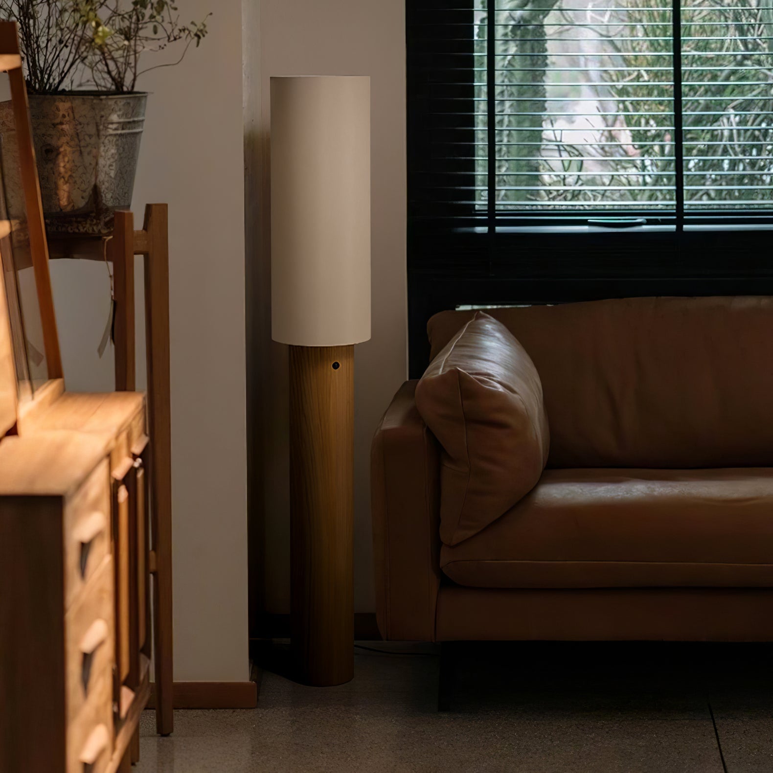 Uvynir Cylindrical Wood Floor Lamp - Blowlighting