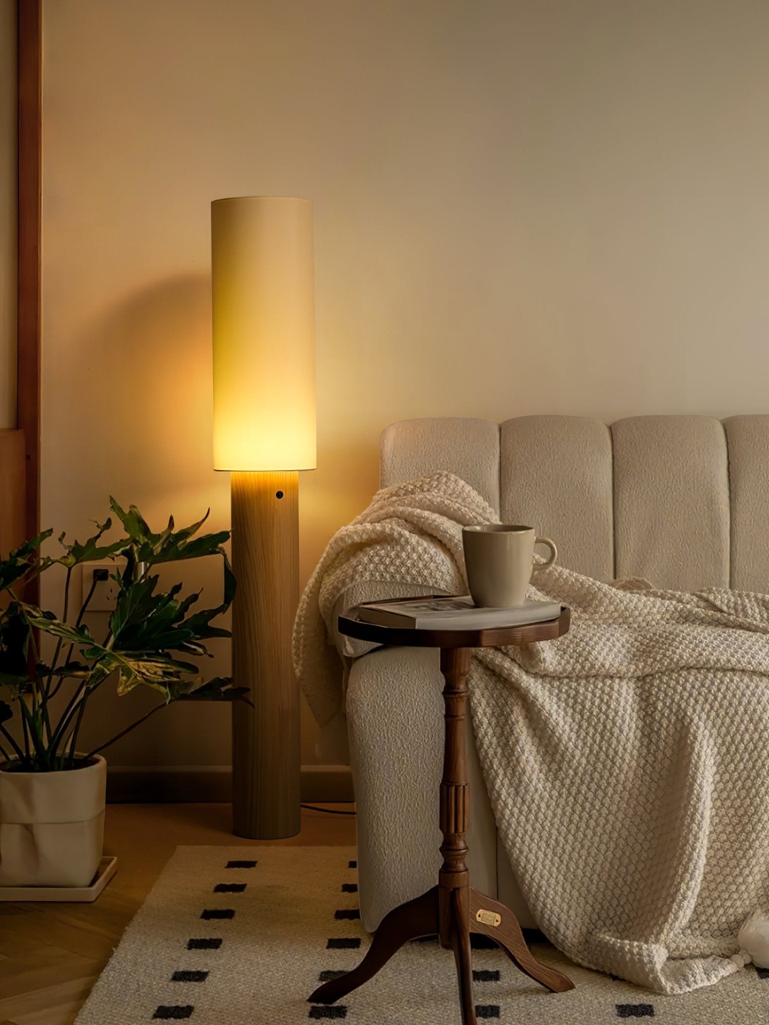 Uvynir Cylindrical Wood Floor Lamp - Blowlighting