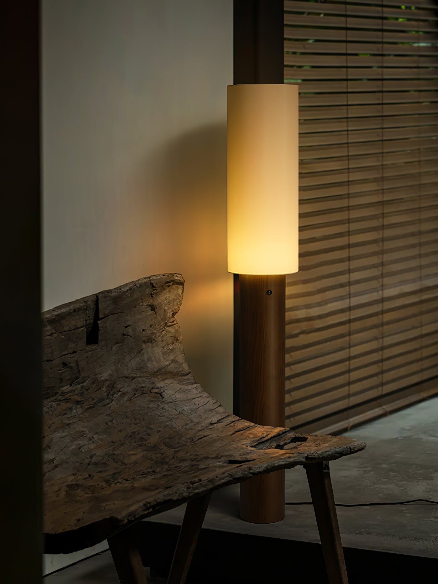 Uvynir Cylindrical Wood Floor Lamp - Blowlighting