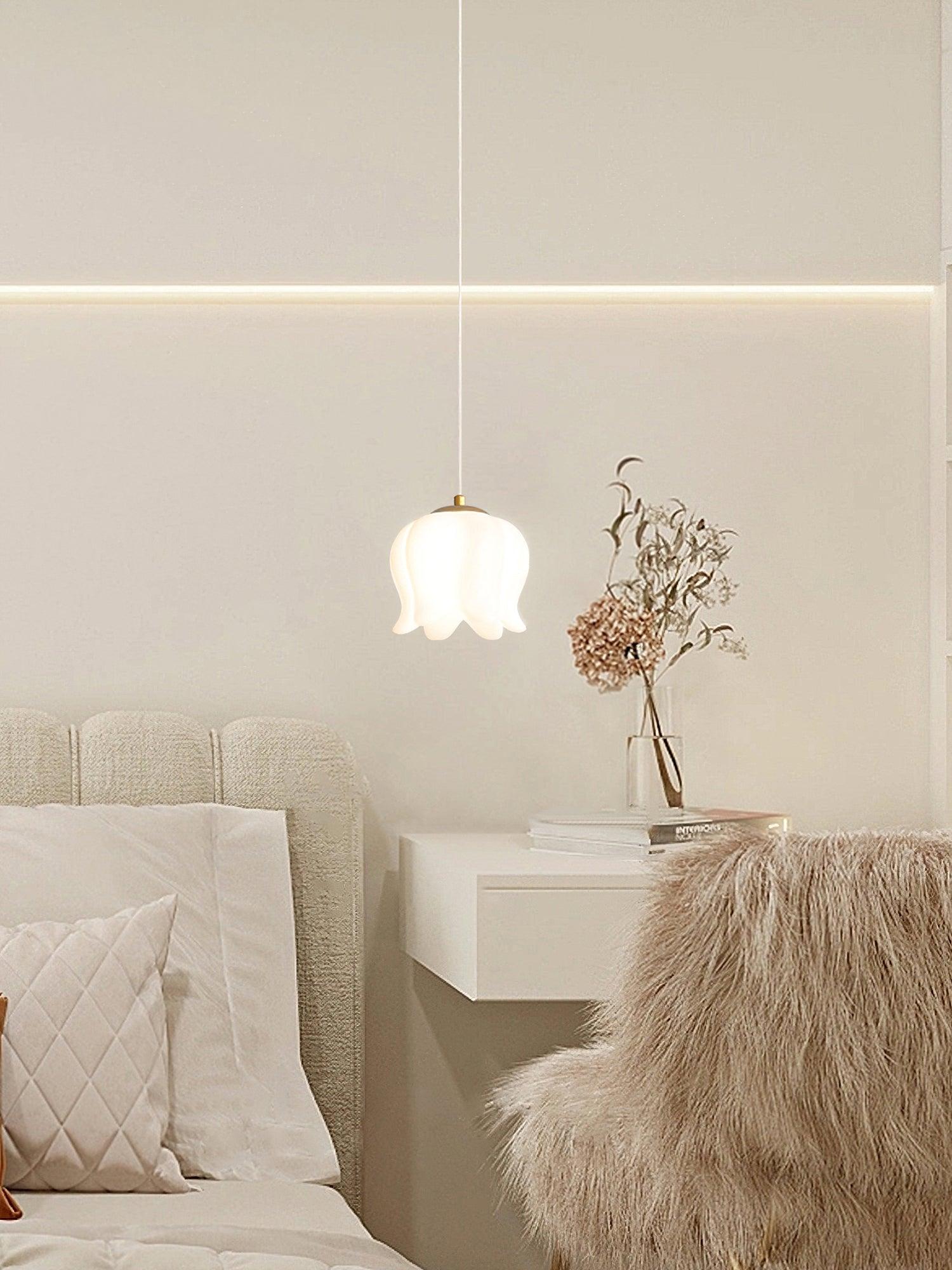 Elegant Floral Pendant Light - Blowlighting