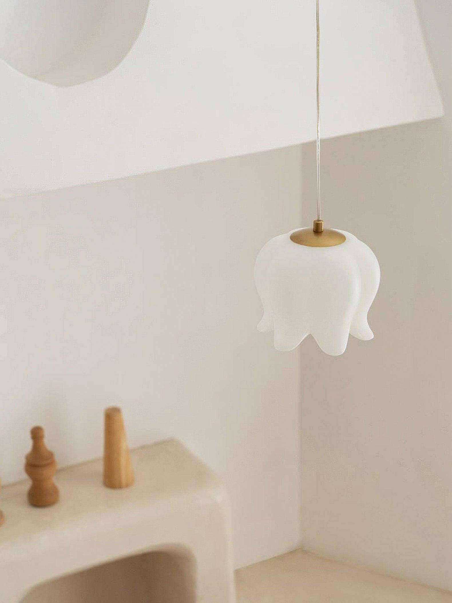 Elegant Floral Pendant Light - Blowlighting