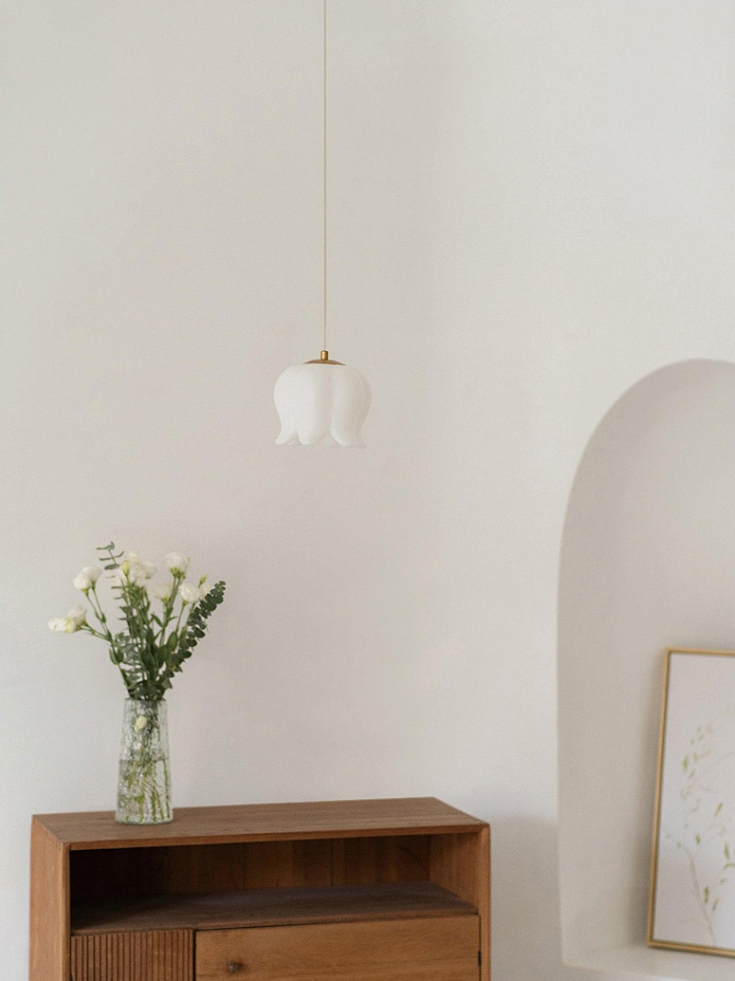 Elegant Floral Pendant Light - Blowlighting