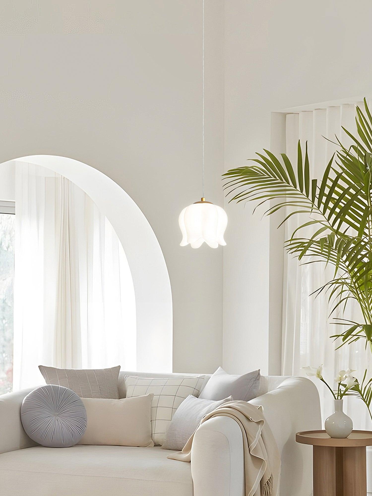 Elegant Floral Pendant Light - Blowlighting
