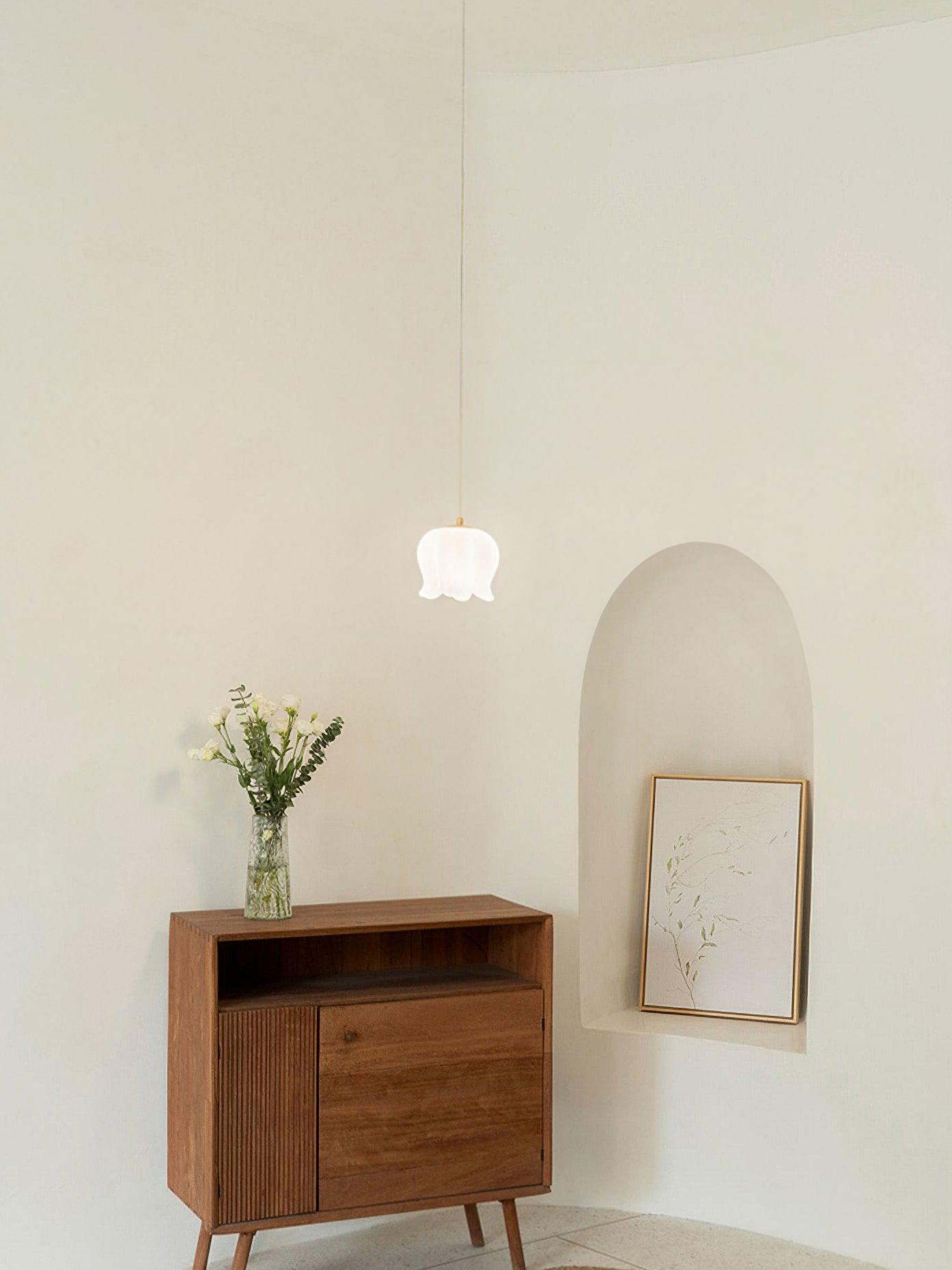Elegant Floral Pendant Light - Blowlighting