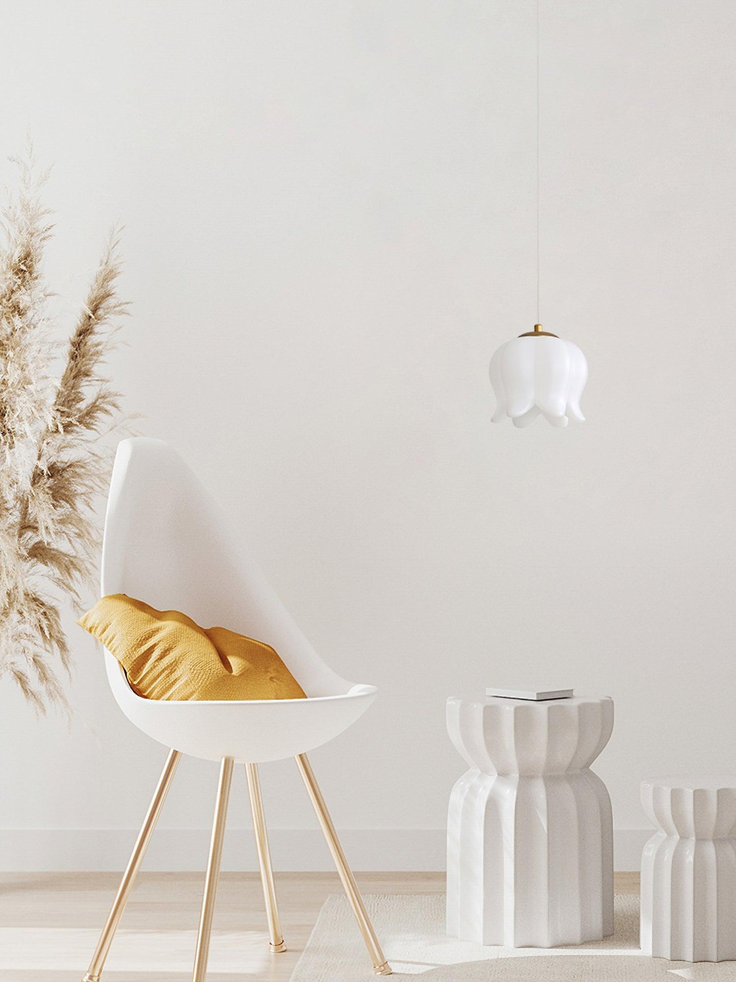 Elegant Floral Pendant Light - Blowlighting