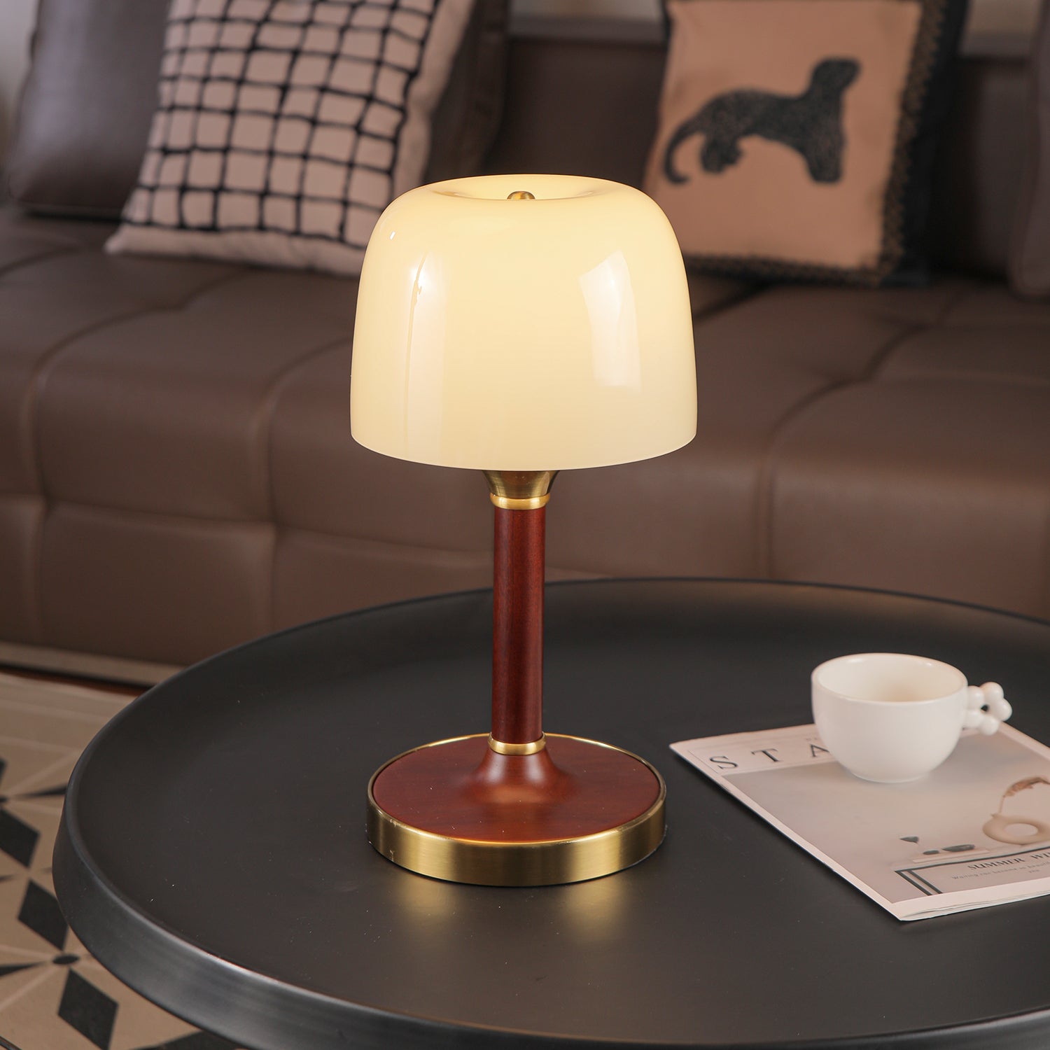 Elio Table Lamp - Blowlighting
