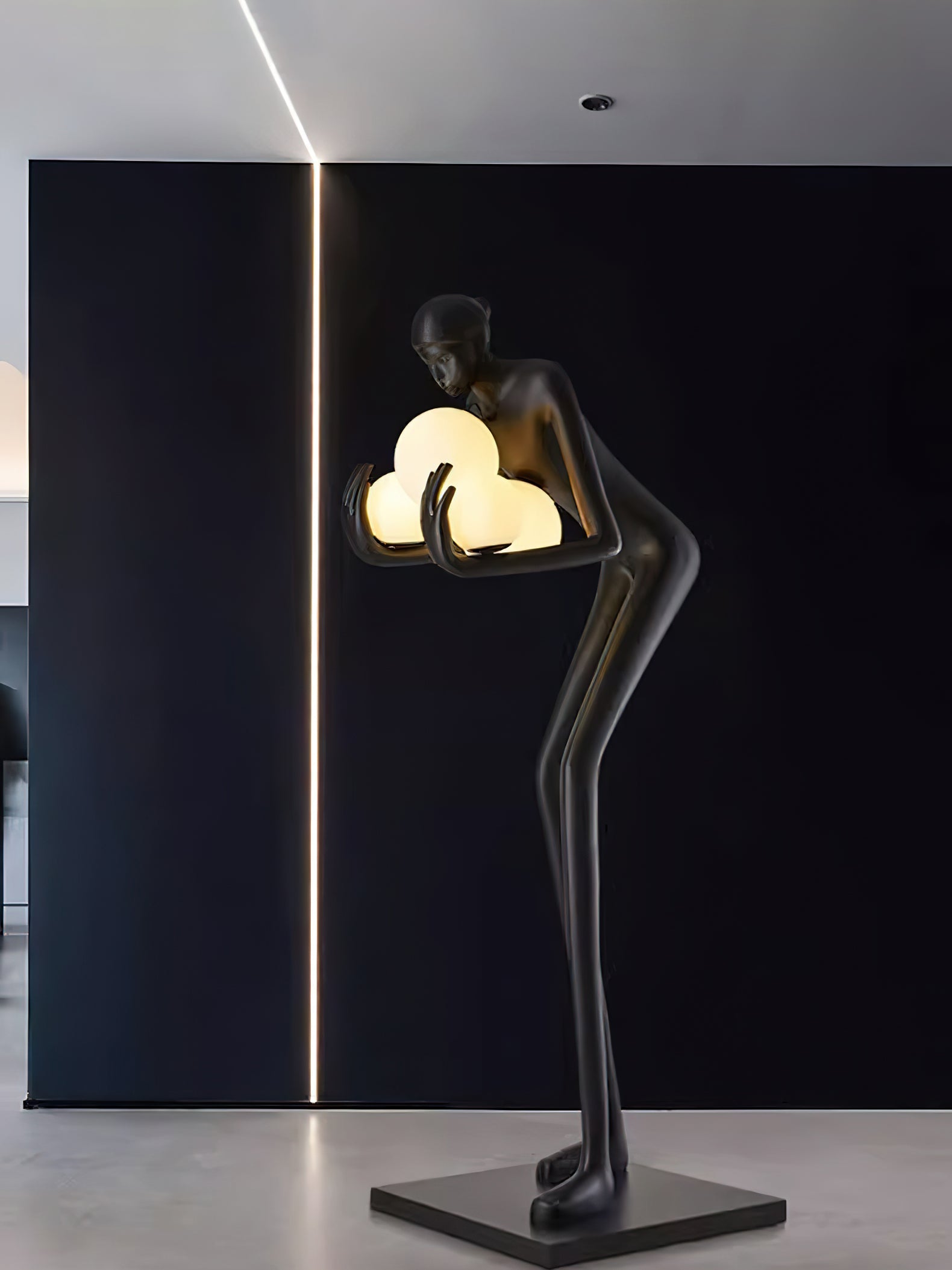Nyxara Embracing Black Metal Floor Lamp - Blowlighting