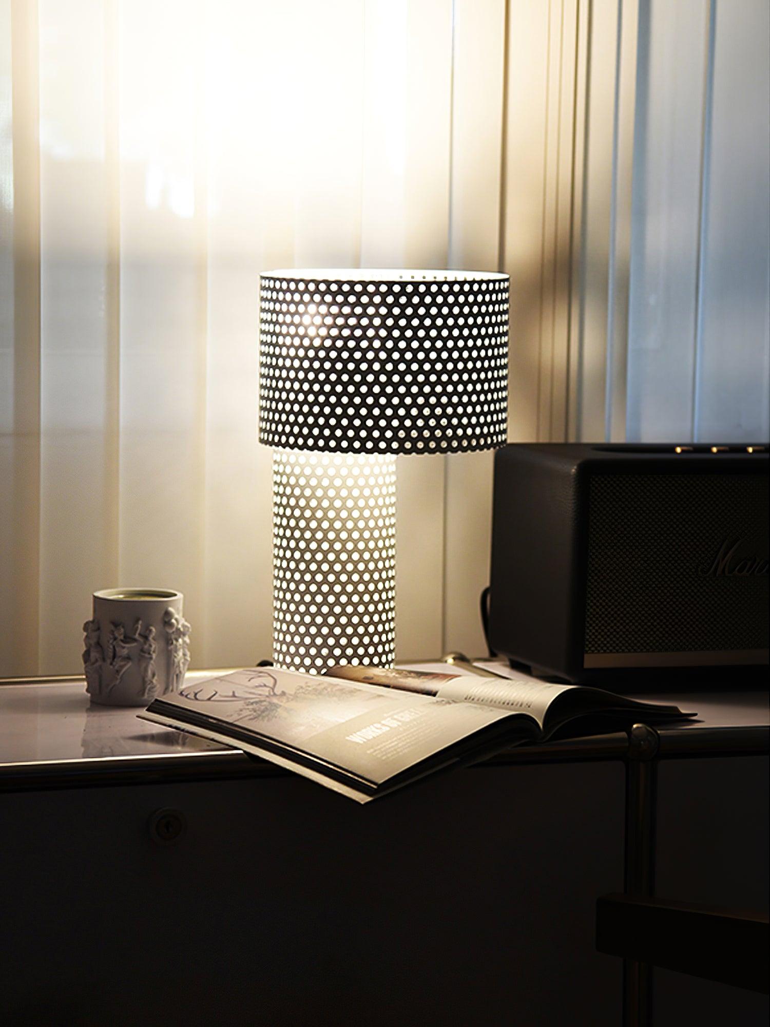 Ilsolyra Table Lamp - Blowlighting