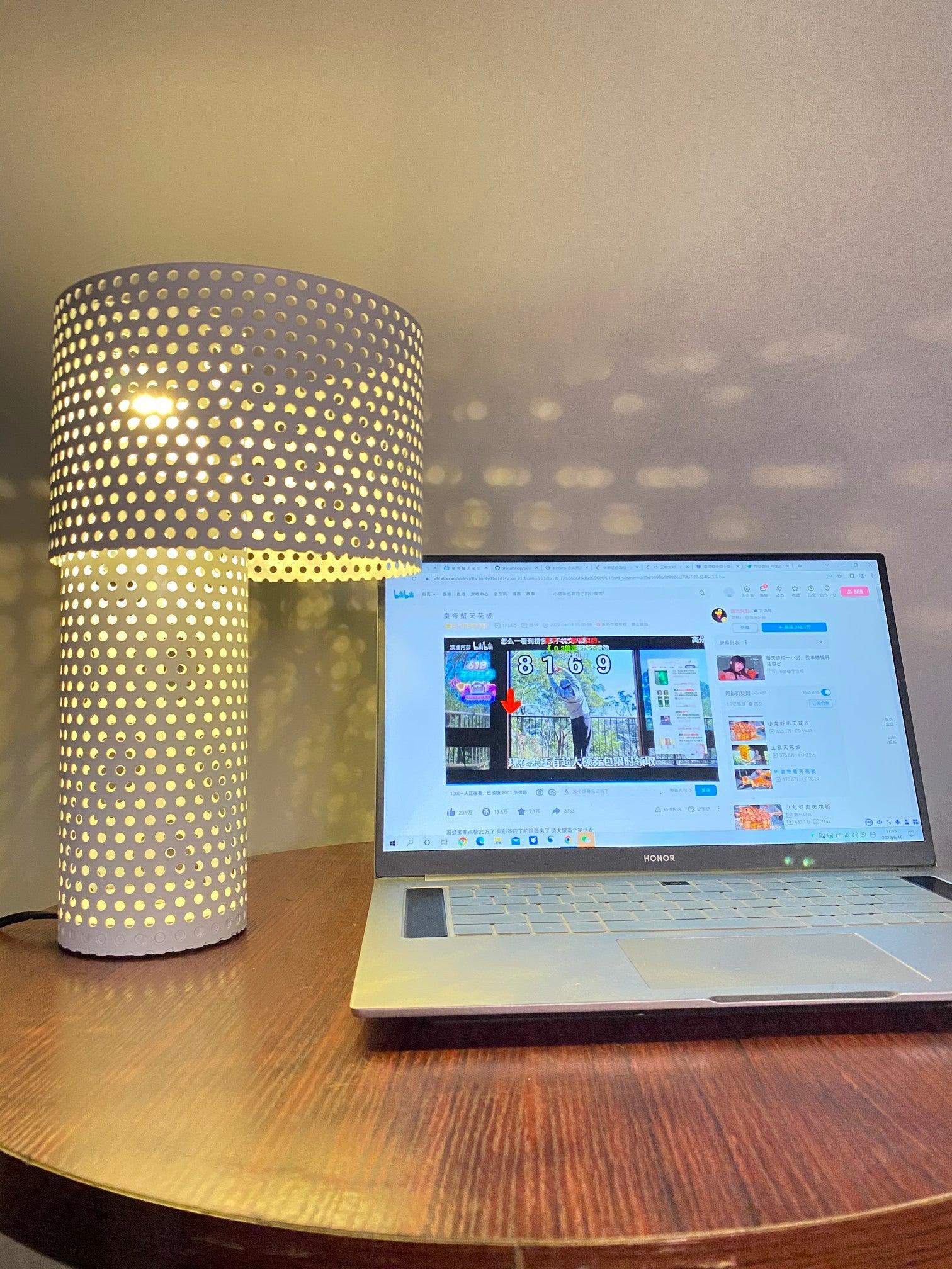 Ilsolyra Table Lamp - Blowlighting