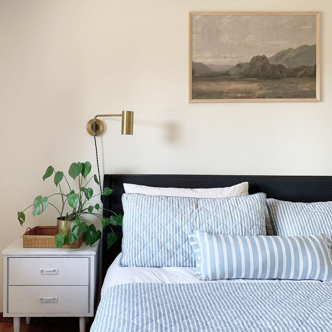 Envoy Swing Sconce - Blowlighting