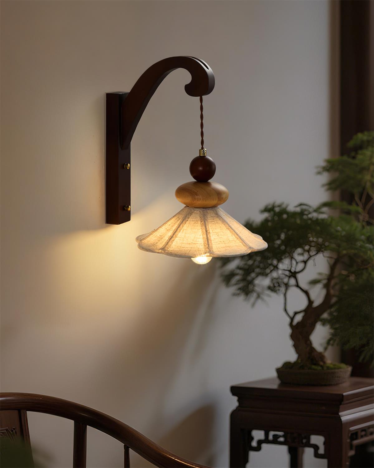 Soluna Elegant Wood Wall Lamp