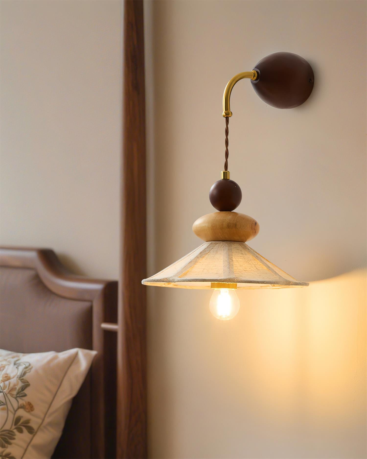 Soluna Elegant Wood Wall Lamp