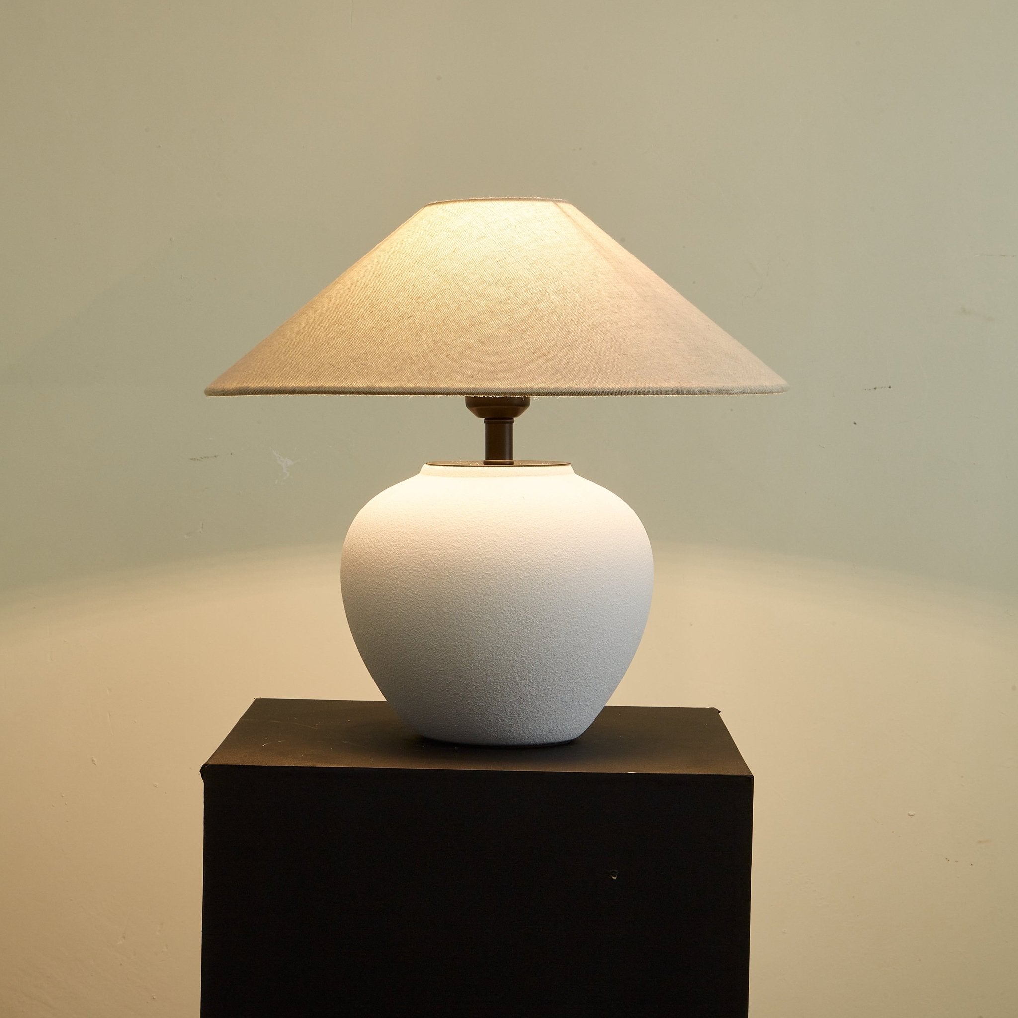 Erison Ceramic Table Lamp - Blowlighting