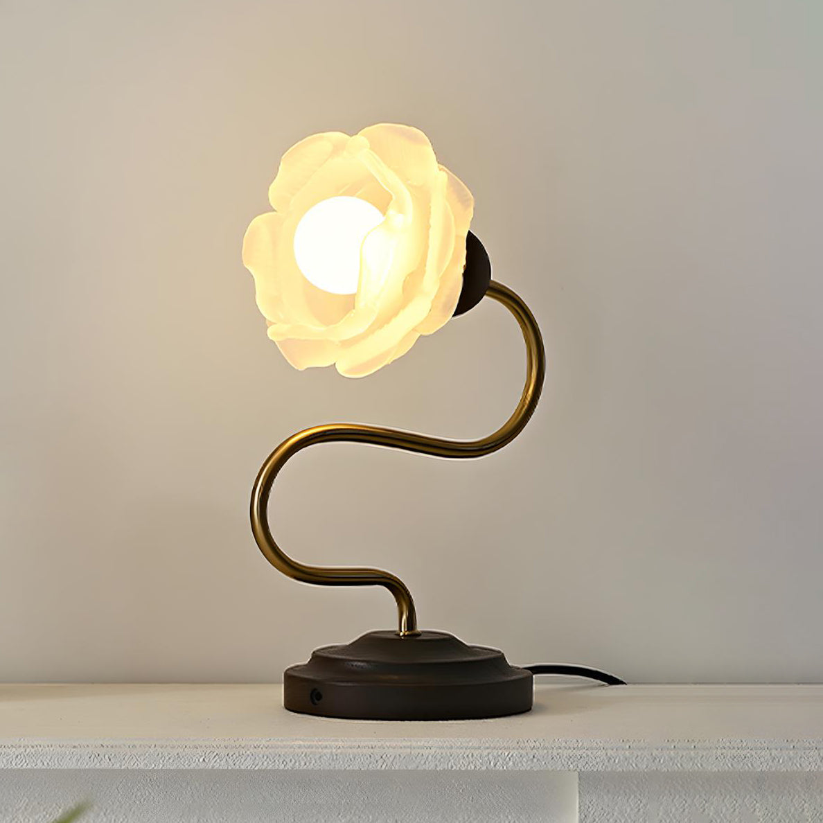 Everbud Natural Glass Table Light