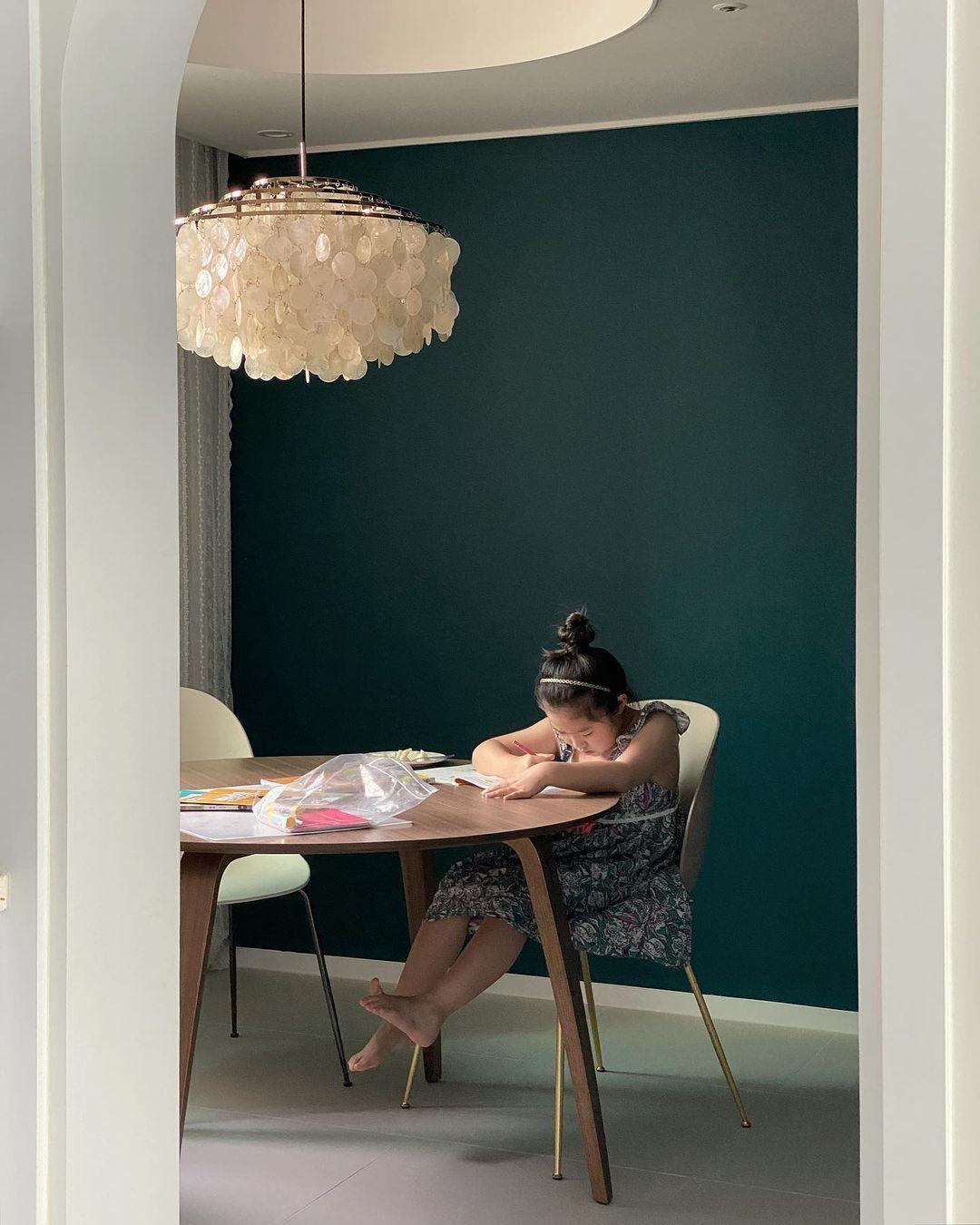 Round Shell Chandelier - Blowlighting