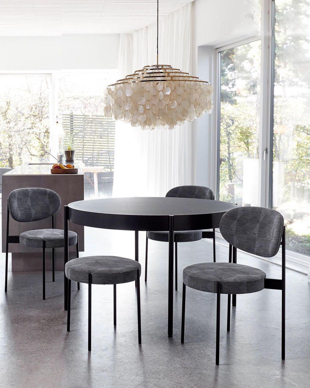 Round Shell Chandelier - Blowlighting