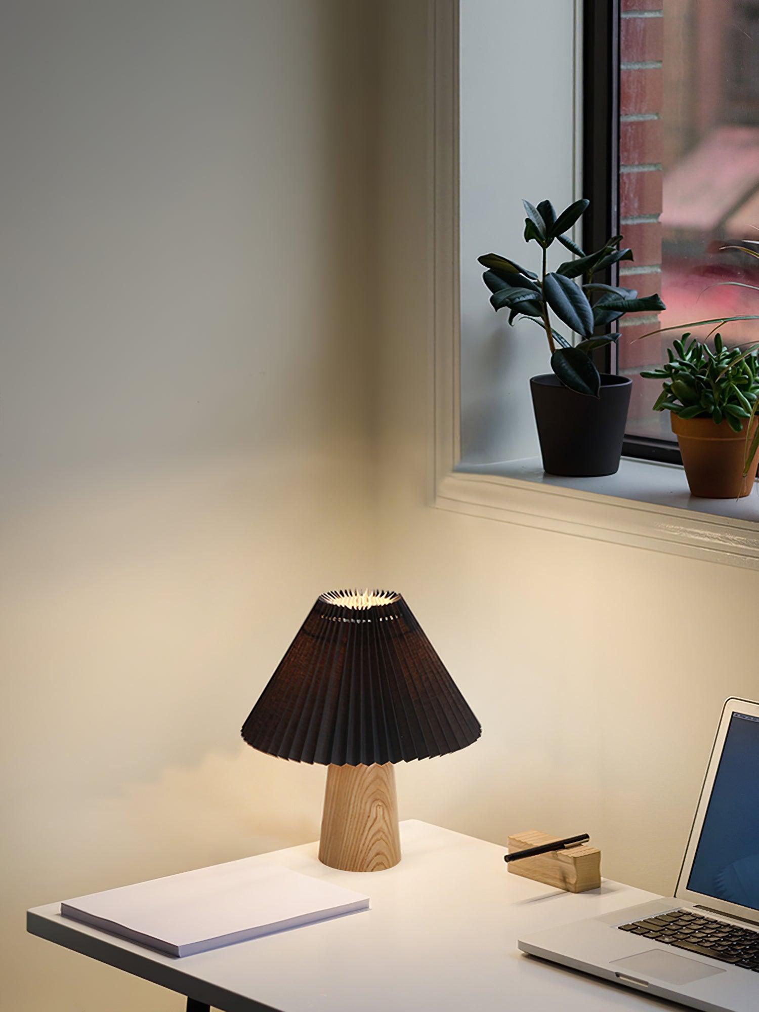 Facet Table Lamp - Blowlighting