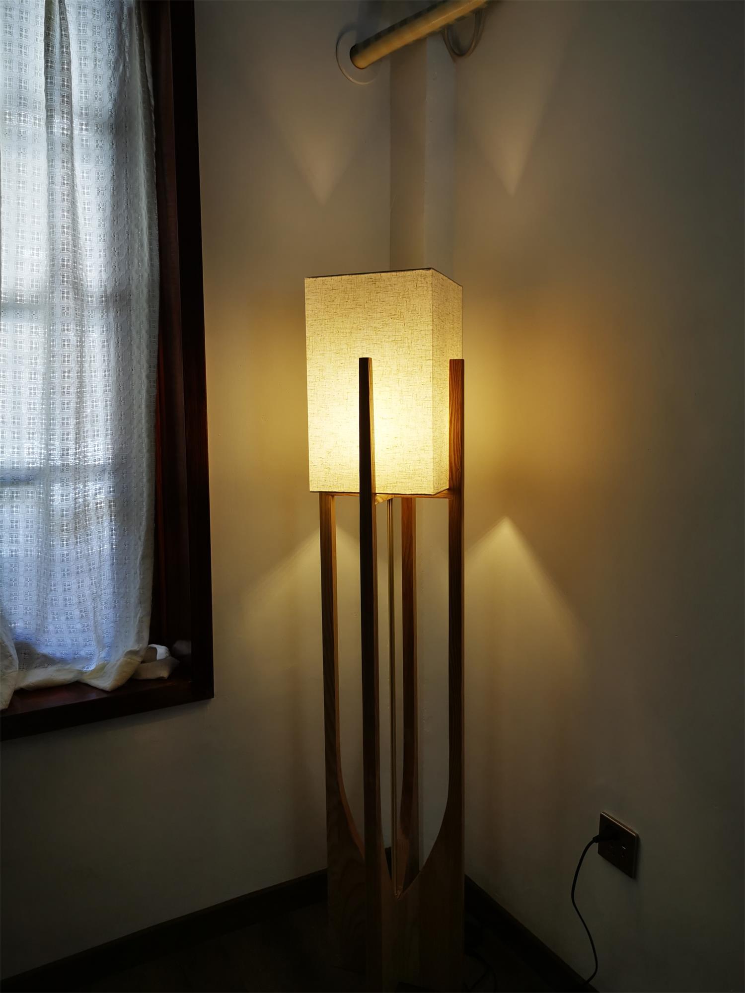 Fairbanks Floor Lamp - Blowlighting