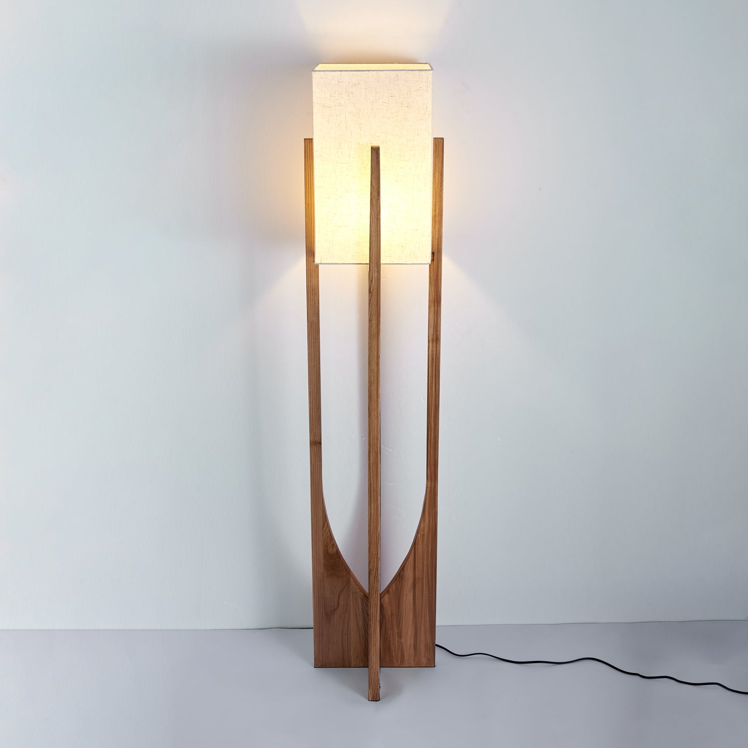 Fairbanks Floor Lamp - Blowlighting