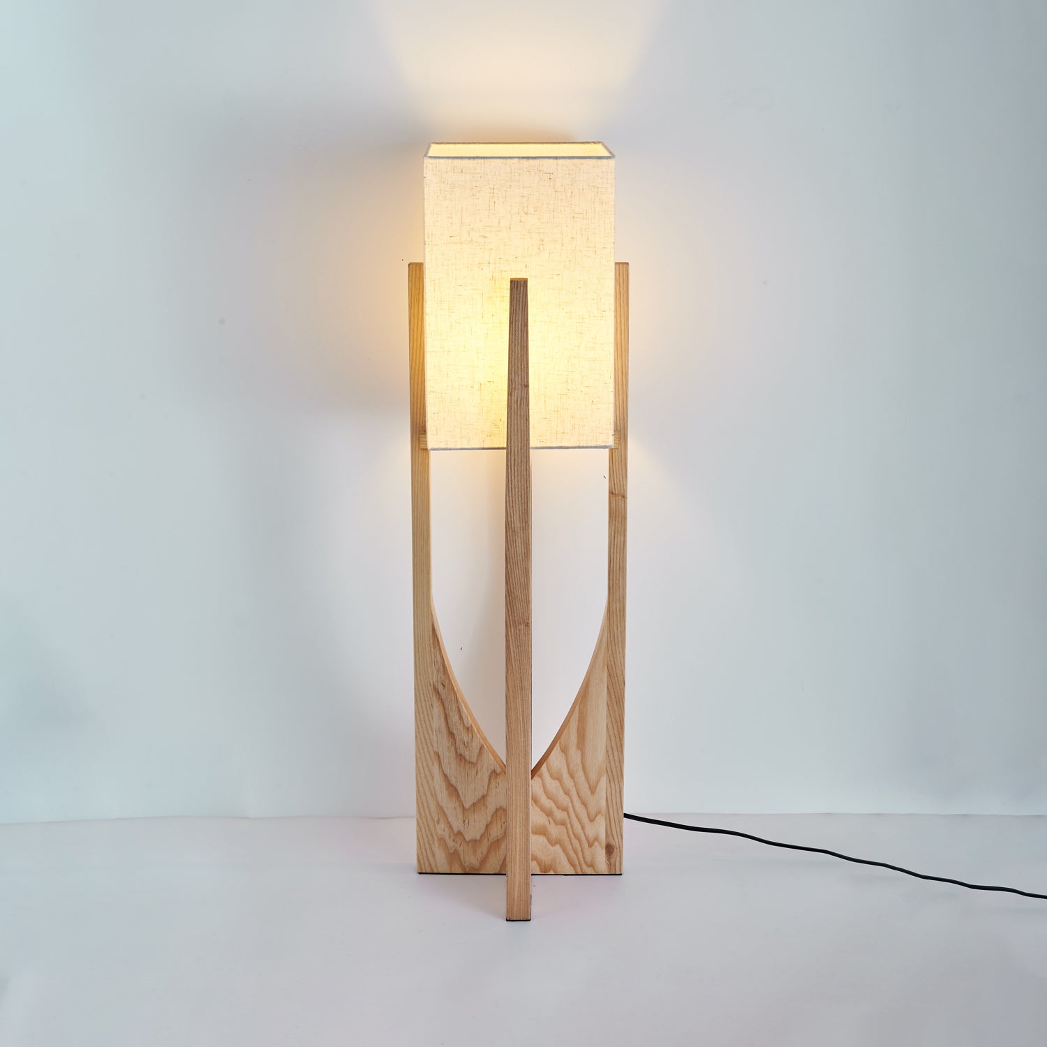 Fairbanks Floor Lamp - Blowlighting