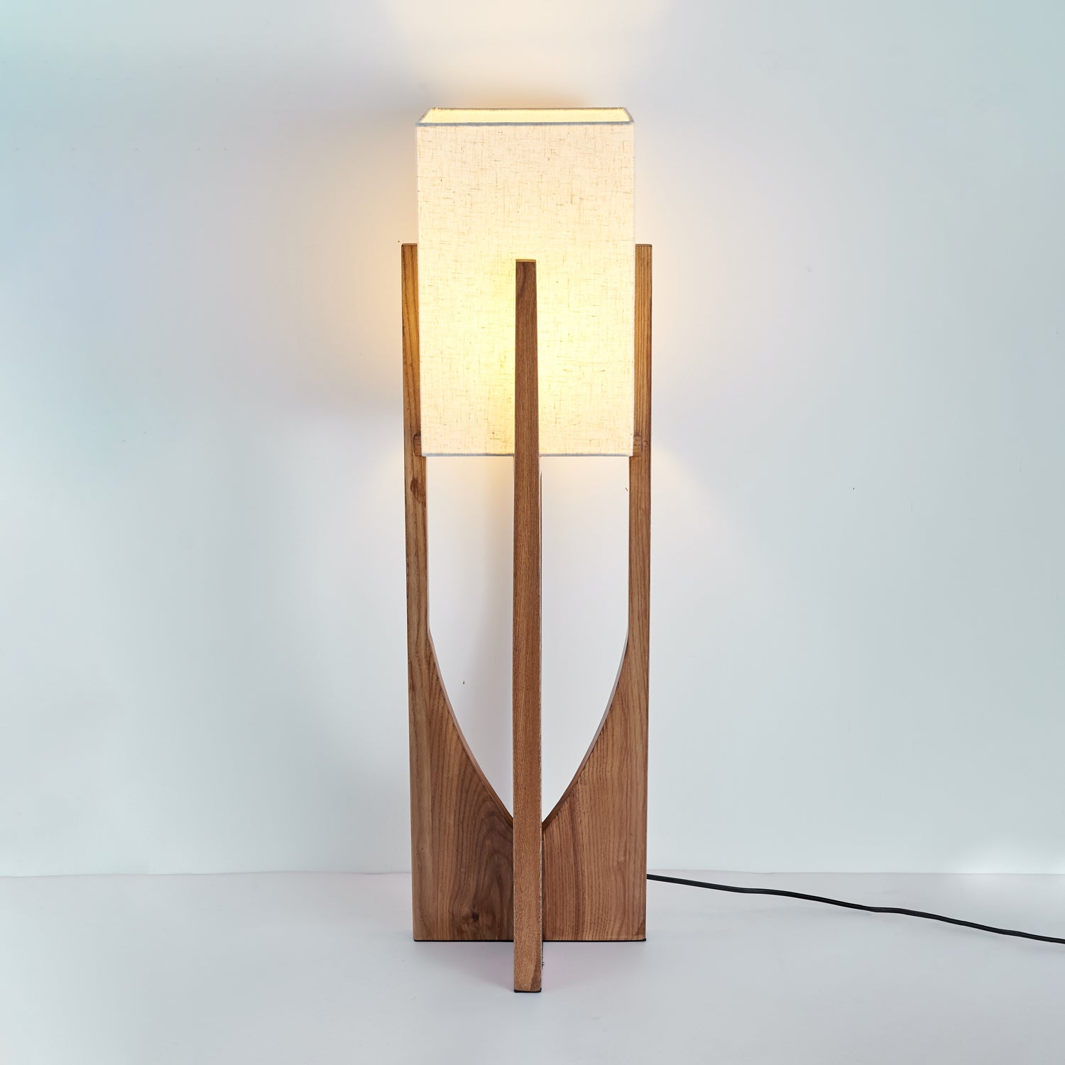 Fairbanks Floor Lamp - Blowlighting