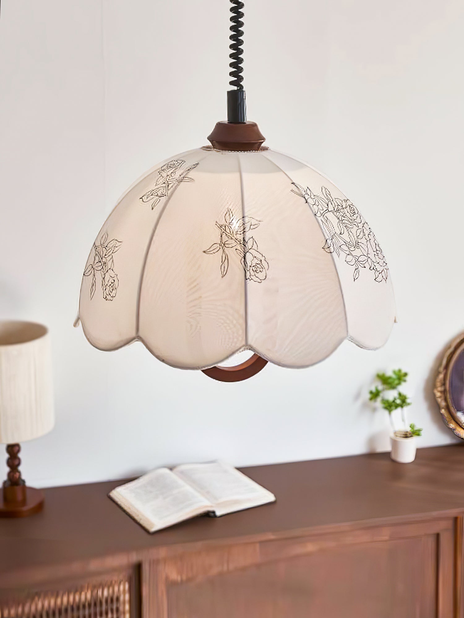 Floral Grace Pendant Lamp - Blowlighting