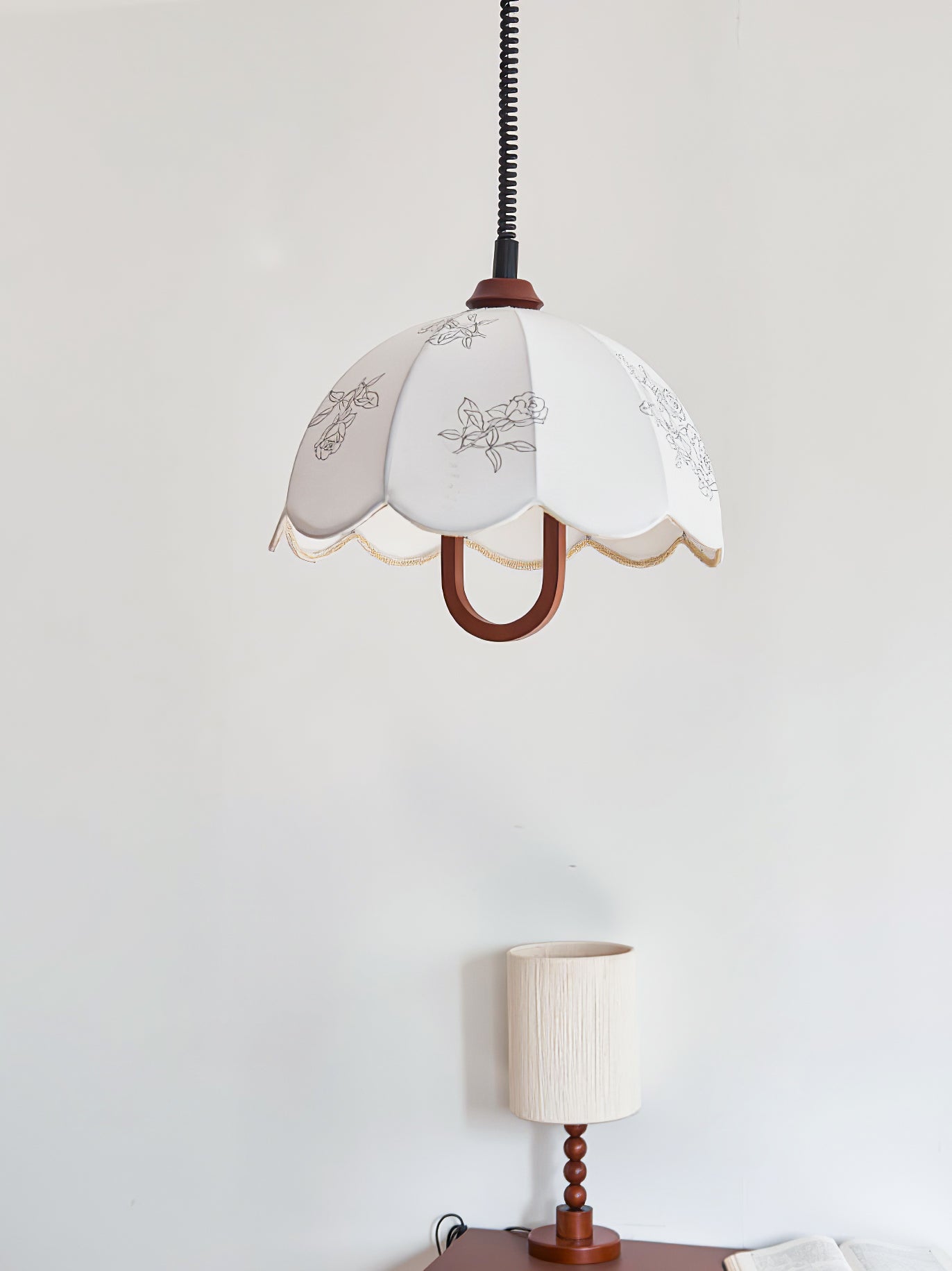 Floral Grace Pendant Lamp - Blowlighting