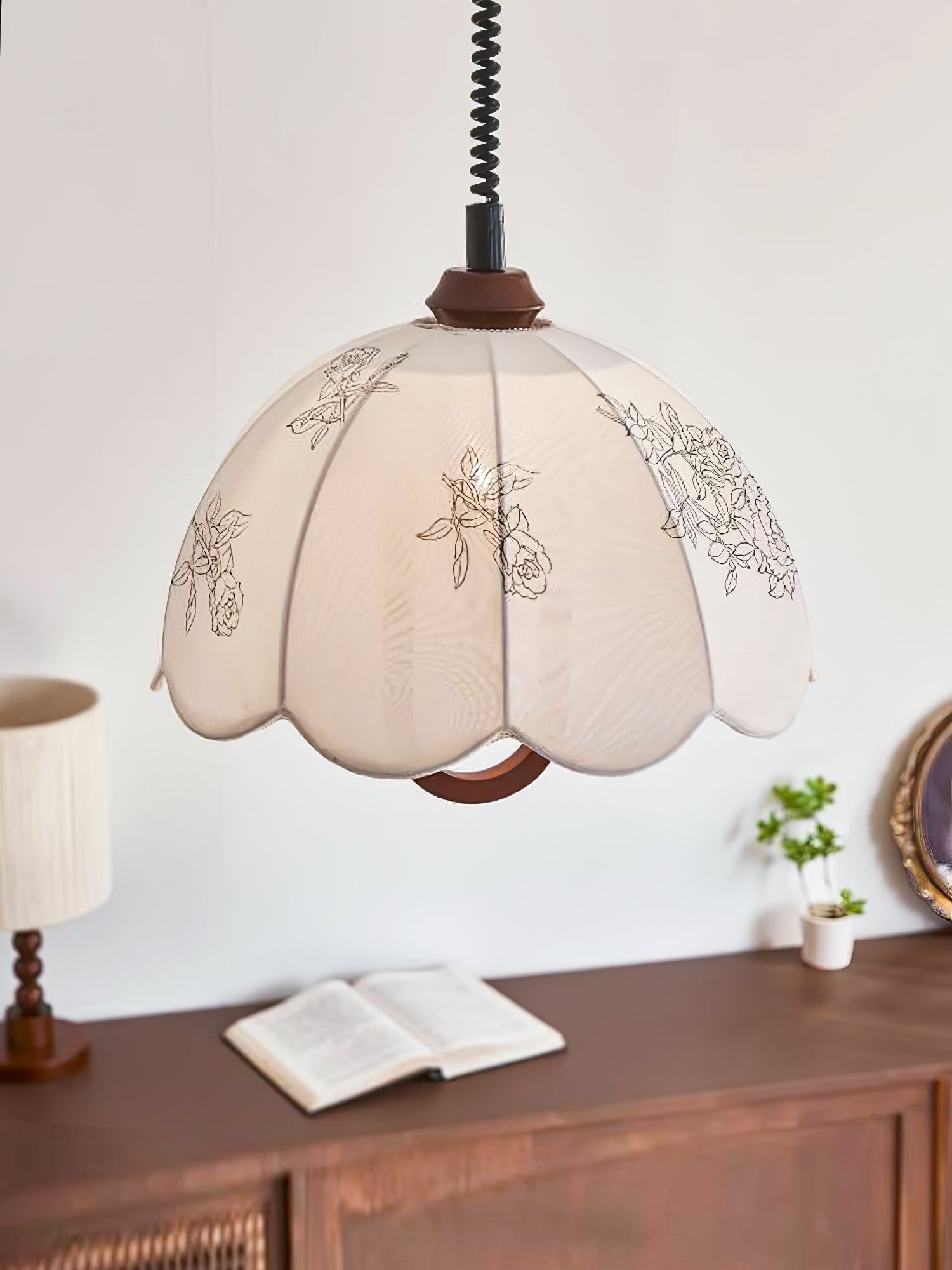 Floral Grace Pendant Lamp - Blowlighting
