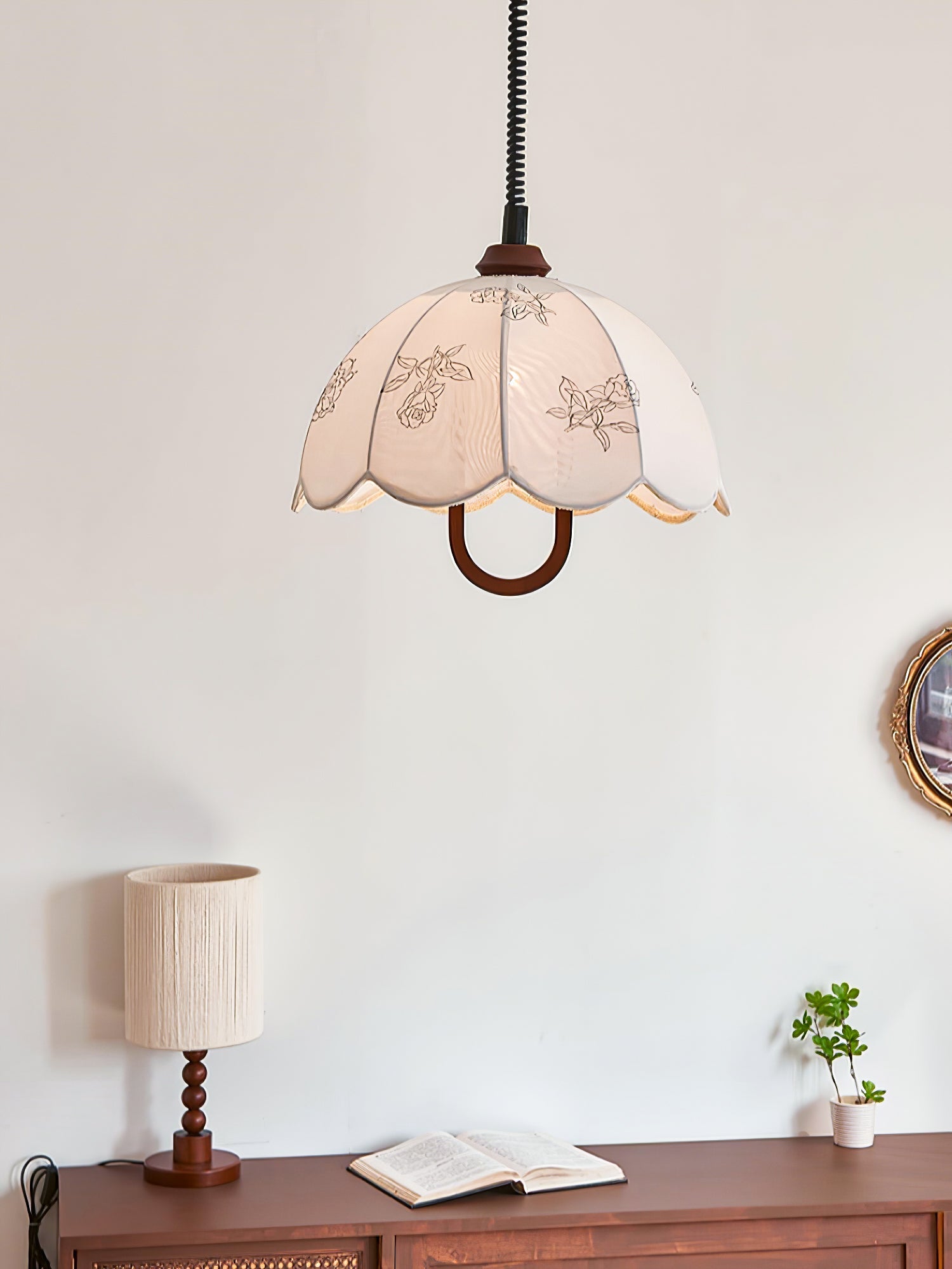 Floral Grace Pendant Lamp - Blowlighting