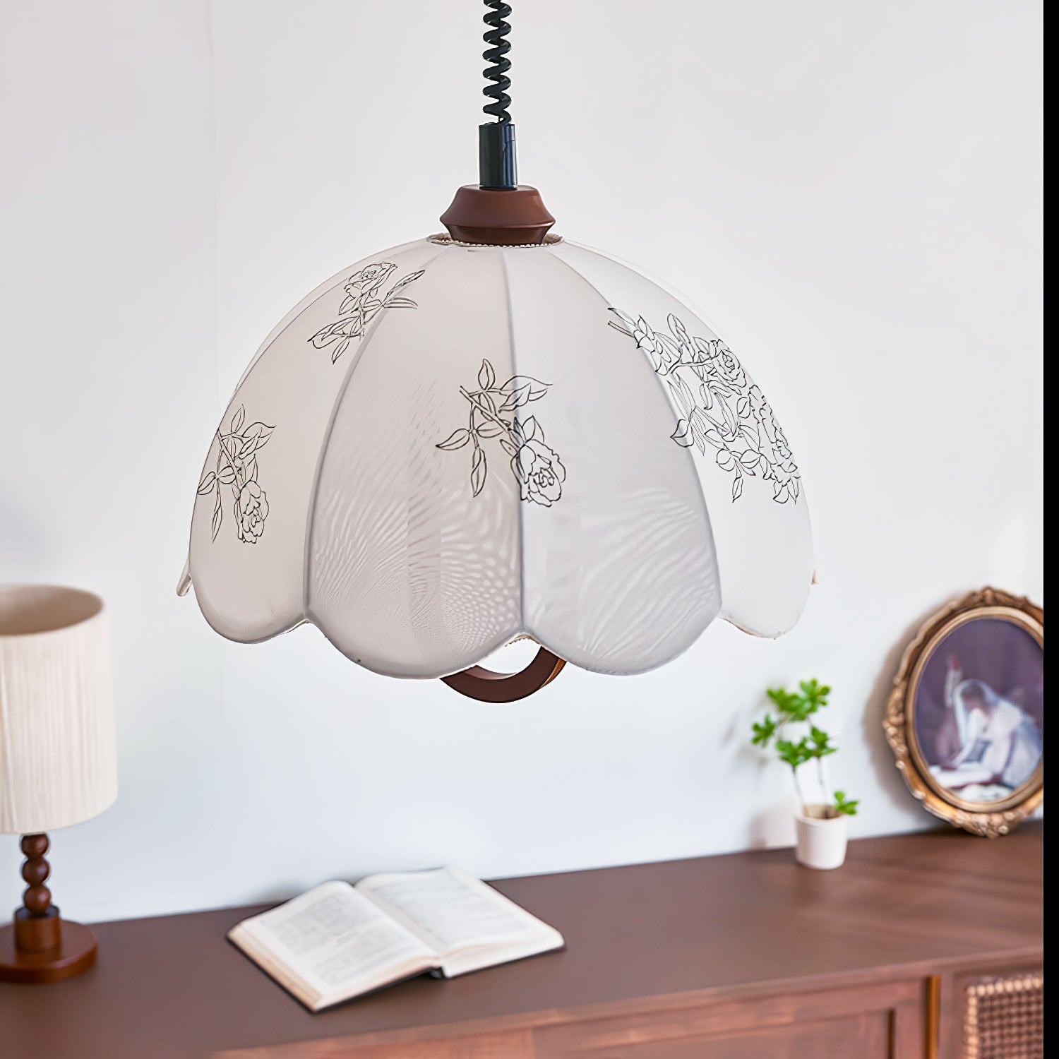 Floral Grace Pendant Lamp - Blowlighting