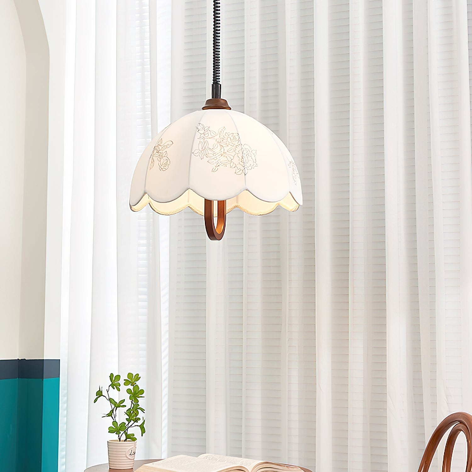 Floral Grace Pendant Lamp - Blowlighting
