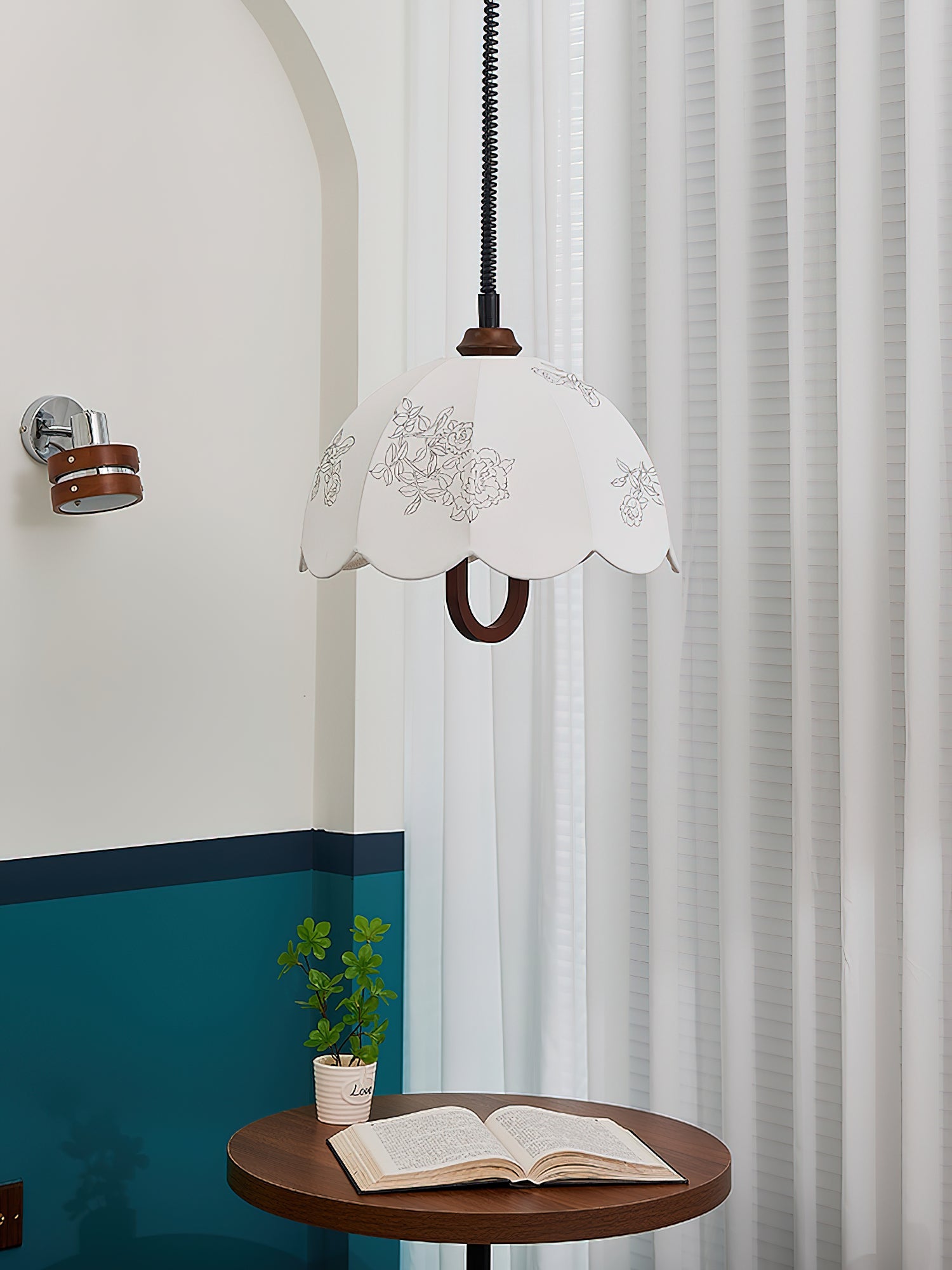 Floral Grace Pendant Lamp - Blowlighting