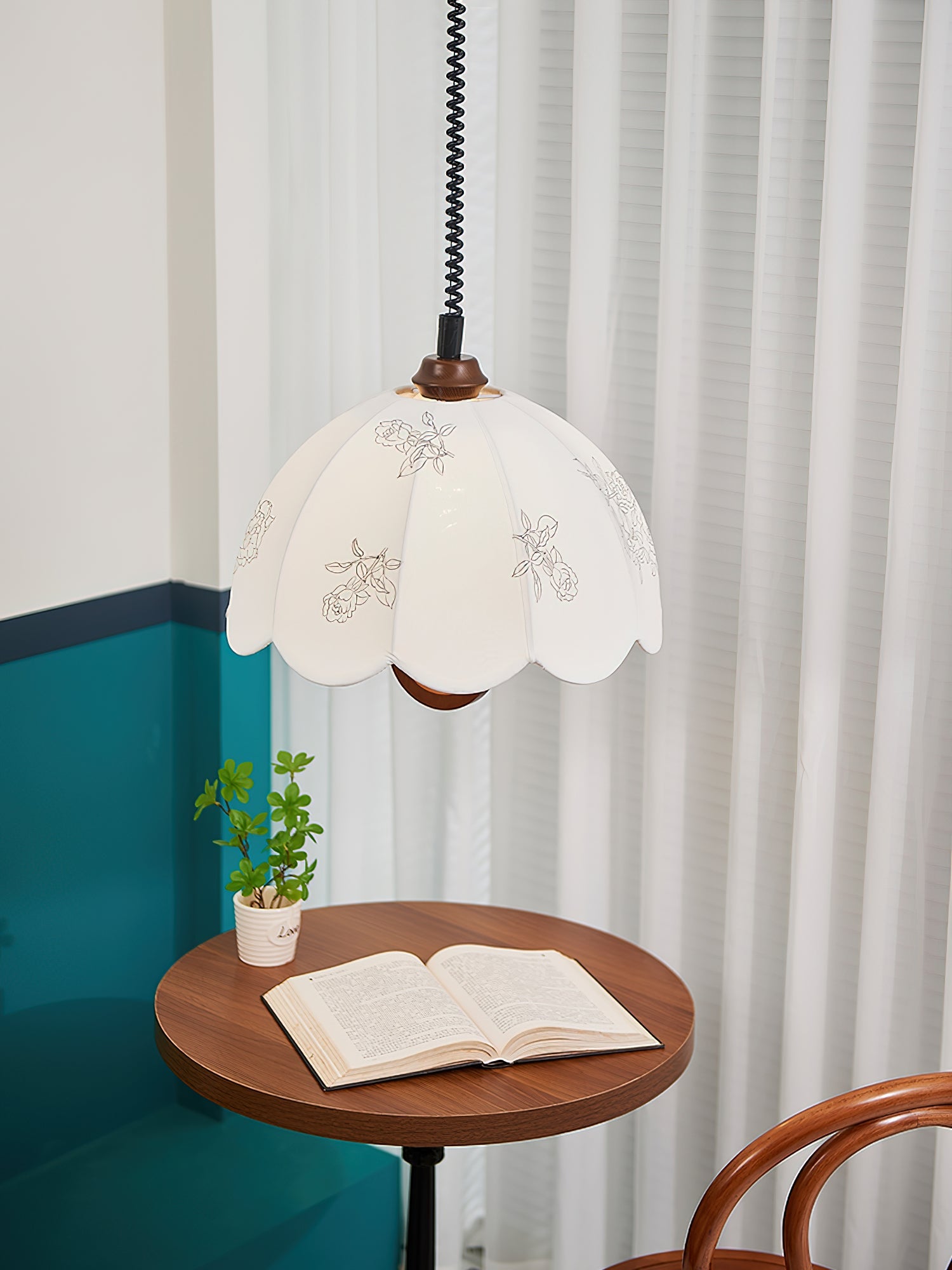 Floral Grace Pendant Lamp - Blowlighting